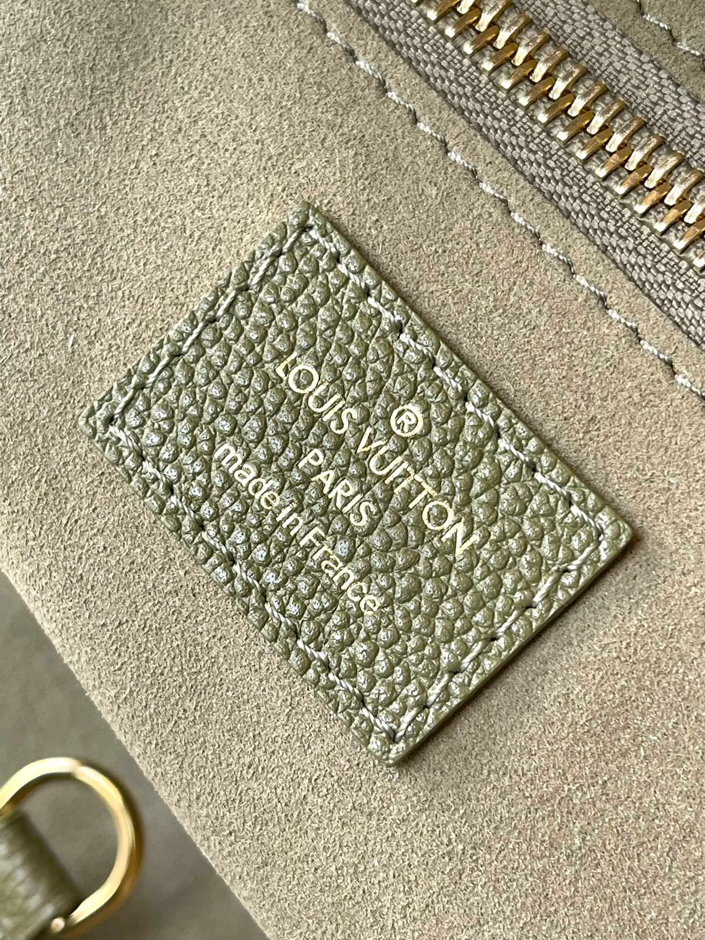 💰1220 (top layer leather) top original order M46649. Support counter inspection. Photos taken of duty-free goods are consistent with the product without unpacking. This product is an exclusive duty-free product in the market and is the highest-end product. Inspection is supported. This product has passed strict inspection and is flawless. Please wear gloves when touching the product. This product is not returnable or exchangeable. Please confirm the product first and then remove the label on the handle. This product is temporarily not open to the public, only regular customers, and is in short supply. Dimensions: 31 x 28 x 14 cm