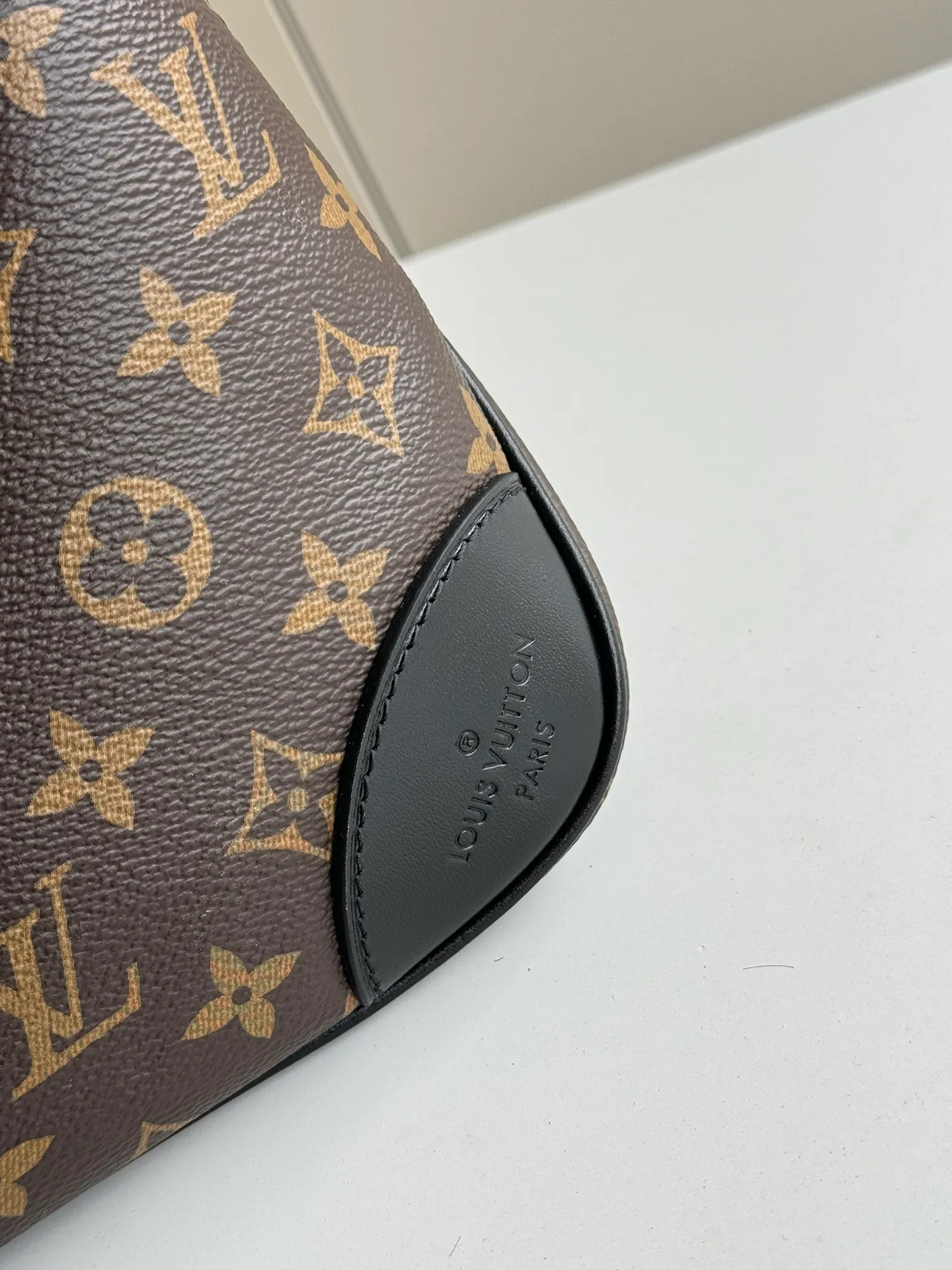 p1660 [Equipped with a full set of MB tax-free packaging] Upgraded diamond-shaped variable code chip 𝐁𝐎𝐔𝐋𝐎𝐆𝐍𝐄The king of hot hits #M45832 Special grade all-steel physical shooting Size: 29*16*9.5cm A good-looking and packable croissant 🥐 perfectly integrates retro and fashion, not only reaches a new height in appearance, The storage capacity is also very user-friendly. The bag body is not big, so it can meet the daily needs of large storage space. The detachable and adjustable shoulder strap design allows more choices for daily concave shapes. The matching of the chain adds an elegant element to the entire bag. The design of the chain turns the entire bag into an armpit bag in seconds. I think it is a top-notch product 𝐲𝐲𝐝𝐬!