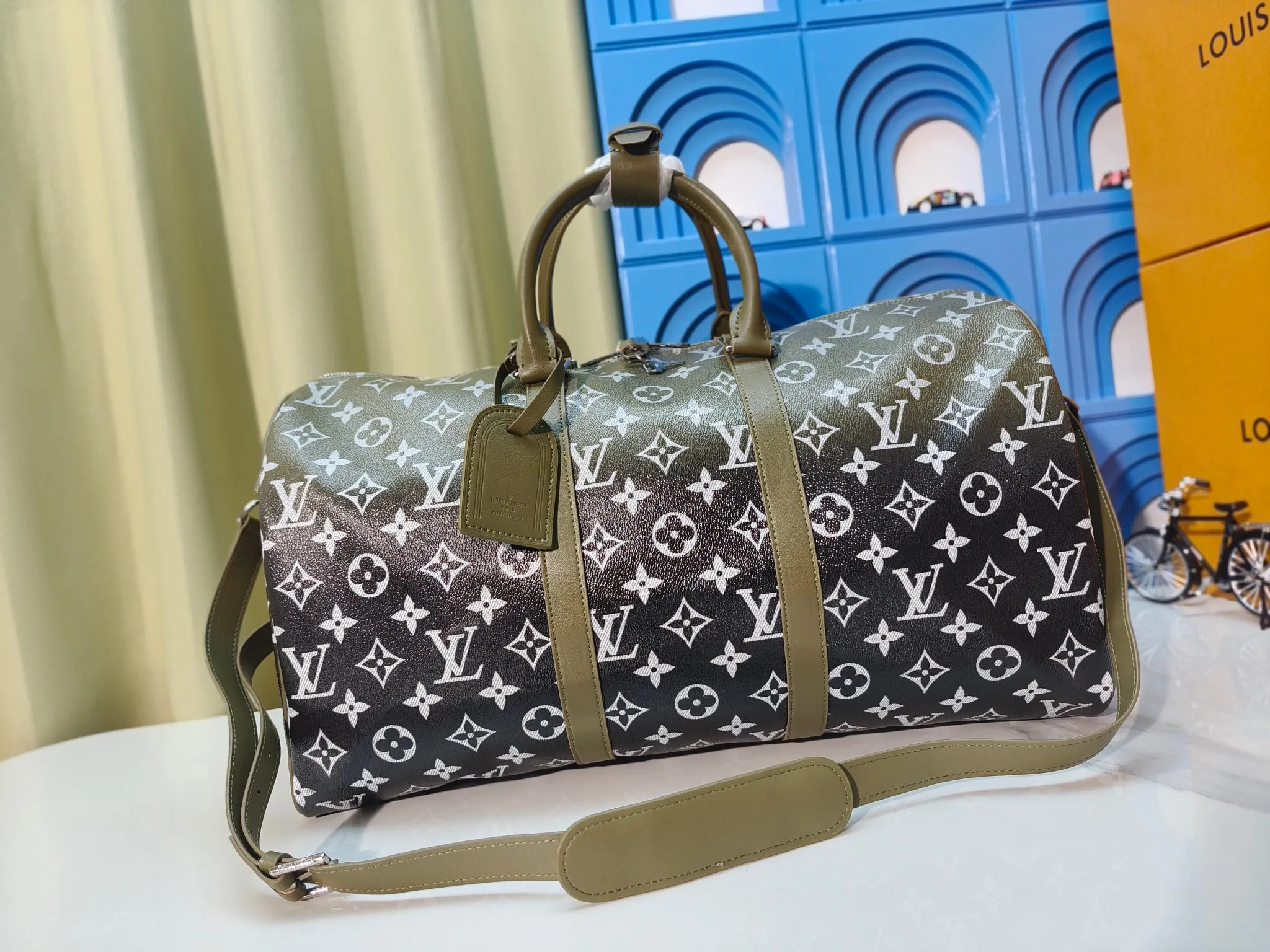 P340 💰 M11558 41416 41414 Black Gradient Blue Green Louis Vuitton LV 24FW New Monogram Black Presbyopia Gradient Blue Presbyopia Series Messenger Messenger Bag Montsouris Satchel Keepall 50 Travel Bag Multiple Classic Styles Size: 50X29X23CM