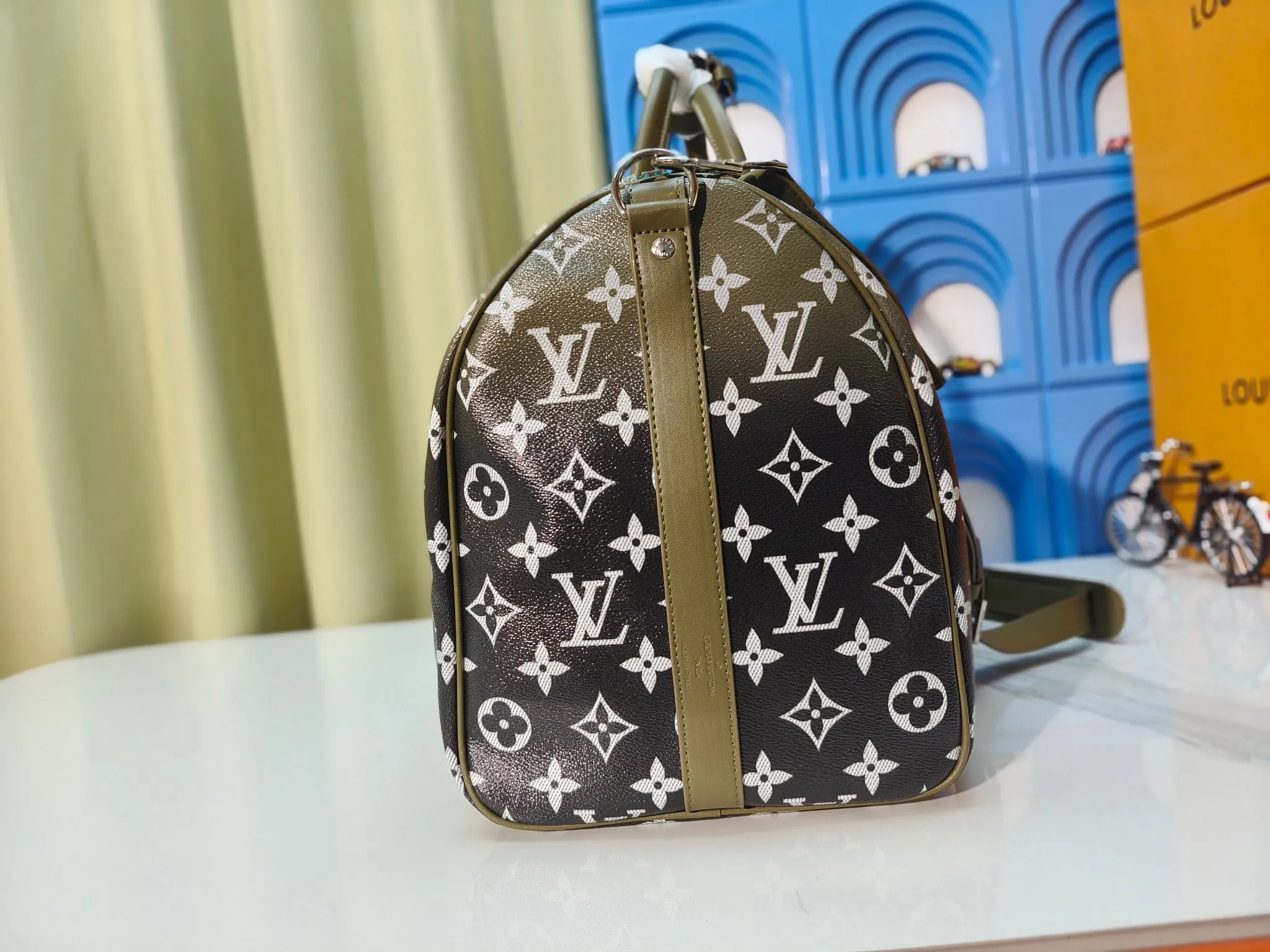 P340 💰 M11558 41416 41414 Black Gradient Blue Green Louis Vuitton LV 24FW New Monogram Black Presbyopia Gradient Blue Presbyopia Series Messenger Messenger Bag Montsouris Satchel Keepall 50 Travel Bag Multiple Classic Styles Size: 50X29X23CM