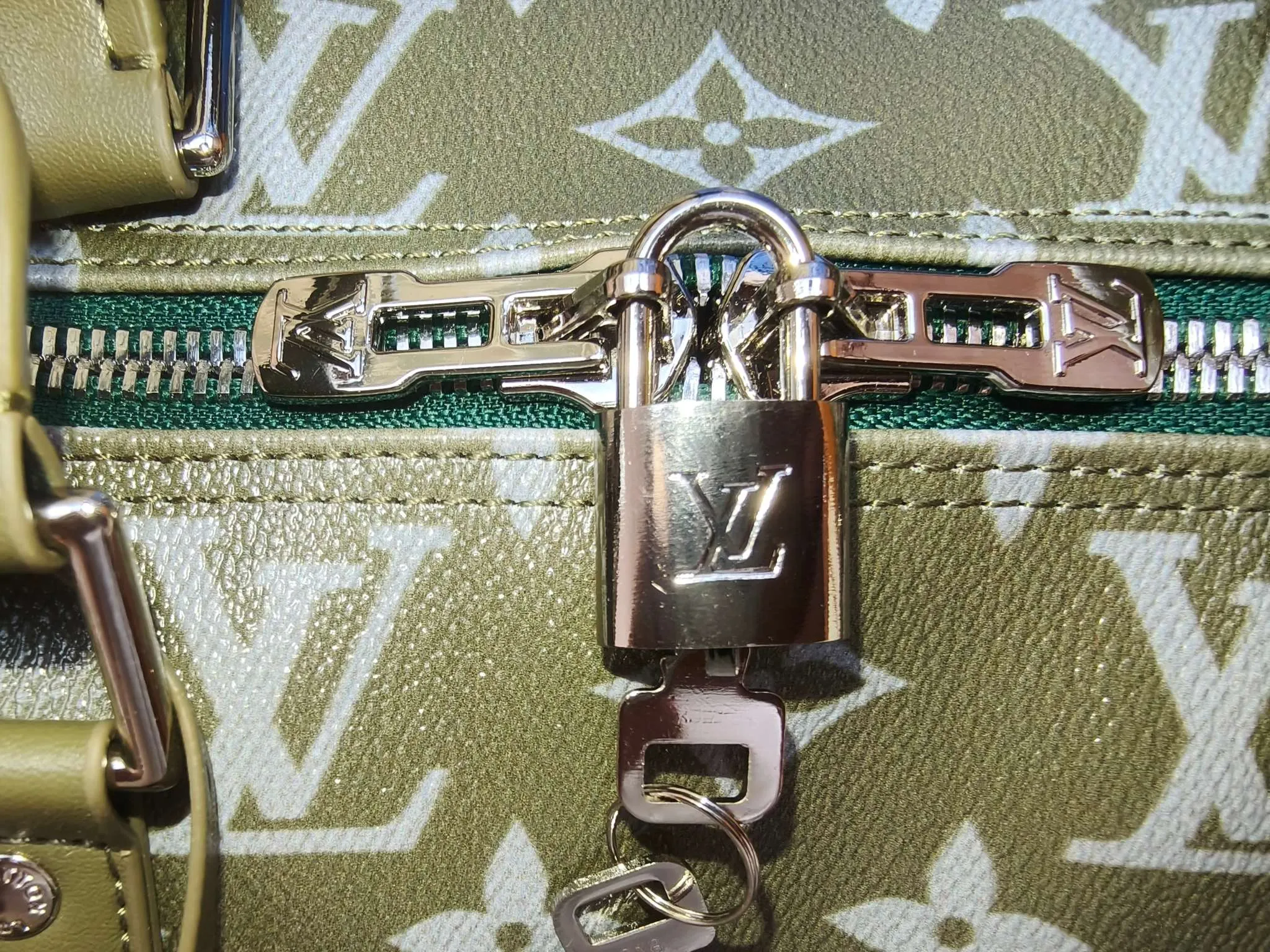 P340 💰 M11558 41416 41414 Black Gradient Blue Green Louis Vuitton LV 24FW New Monogram Black Presbyopia Gradient Blue Presbyopia Series Messenger Messenger Bag Montsouris Satchel Keepall 50 Travel Bag Multiple Classic Styles Size: 50X29X23CM
