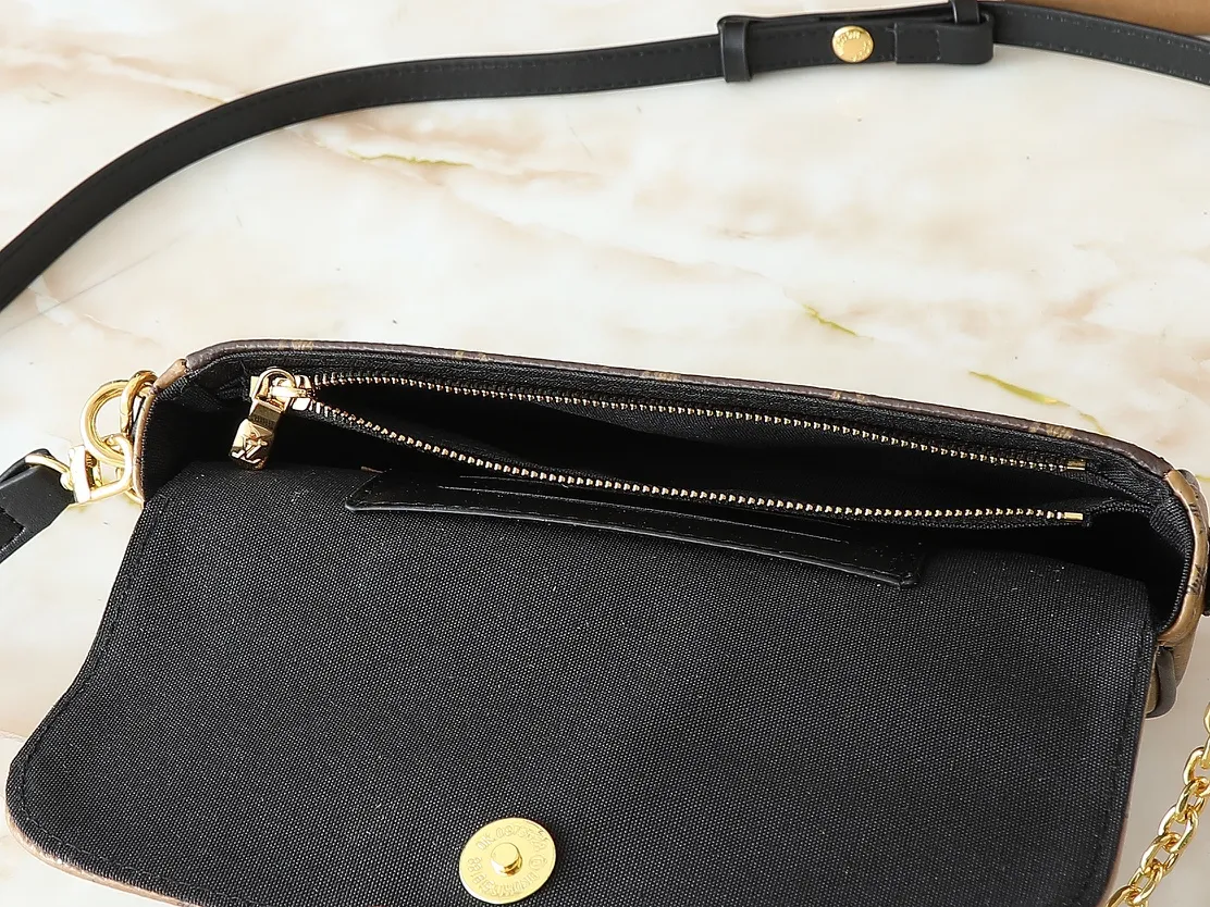 💰180💰Upgraded from the original M26587 M82211 M82210 M14225 M81911 This Wallet on Chain Ivy handbag is embossed with a large Monogram pattern on the surface of Monogram Empreinte grain leather, adding a trendy choice for daily travel and evening occasions. Cleverly using a short chain and a detachable and adjustable leather shoulder strap, it can be worn handheld, on the shoulder, or as a crossbody. Dimensions: 23.5 x 12.0 x 4.3 cm (length x height x width)
