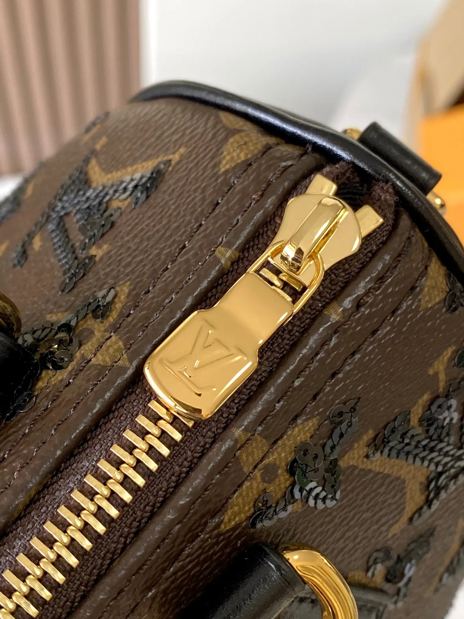 p1480 [Special grade MB163c chip version original leather] This Speedy Bandouliere 20 handbag Model: M26314 presbyopia sequins Material: A-grade all-steel hardware, imported original cowhide Packaging: full set of original duty-free MB packaging Size: 20.5x 15x 13 cm