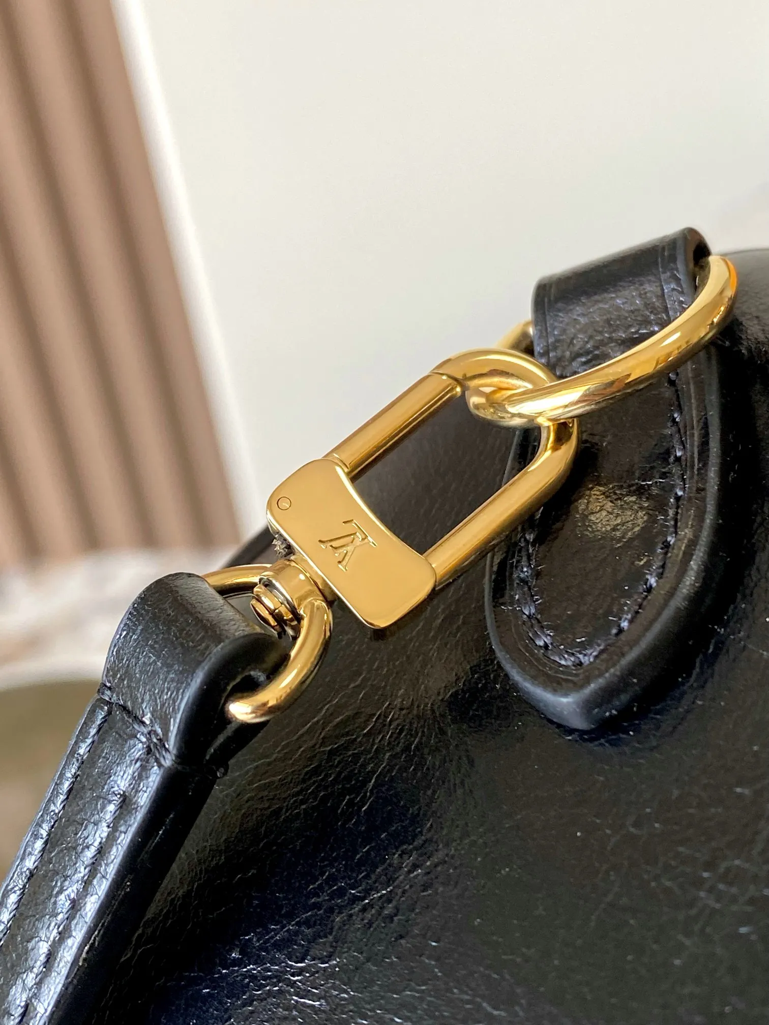 p1480 [Special grade MB163c chip version original leather] This Speedy Bandouliere 20 handbag Model: M26314 presbyopia sequins Material: A-grade all-steel hardware, imported original cowhide Packaging: full set of original duty-free MB packaging Size: 20.5x 15x 13 cm