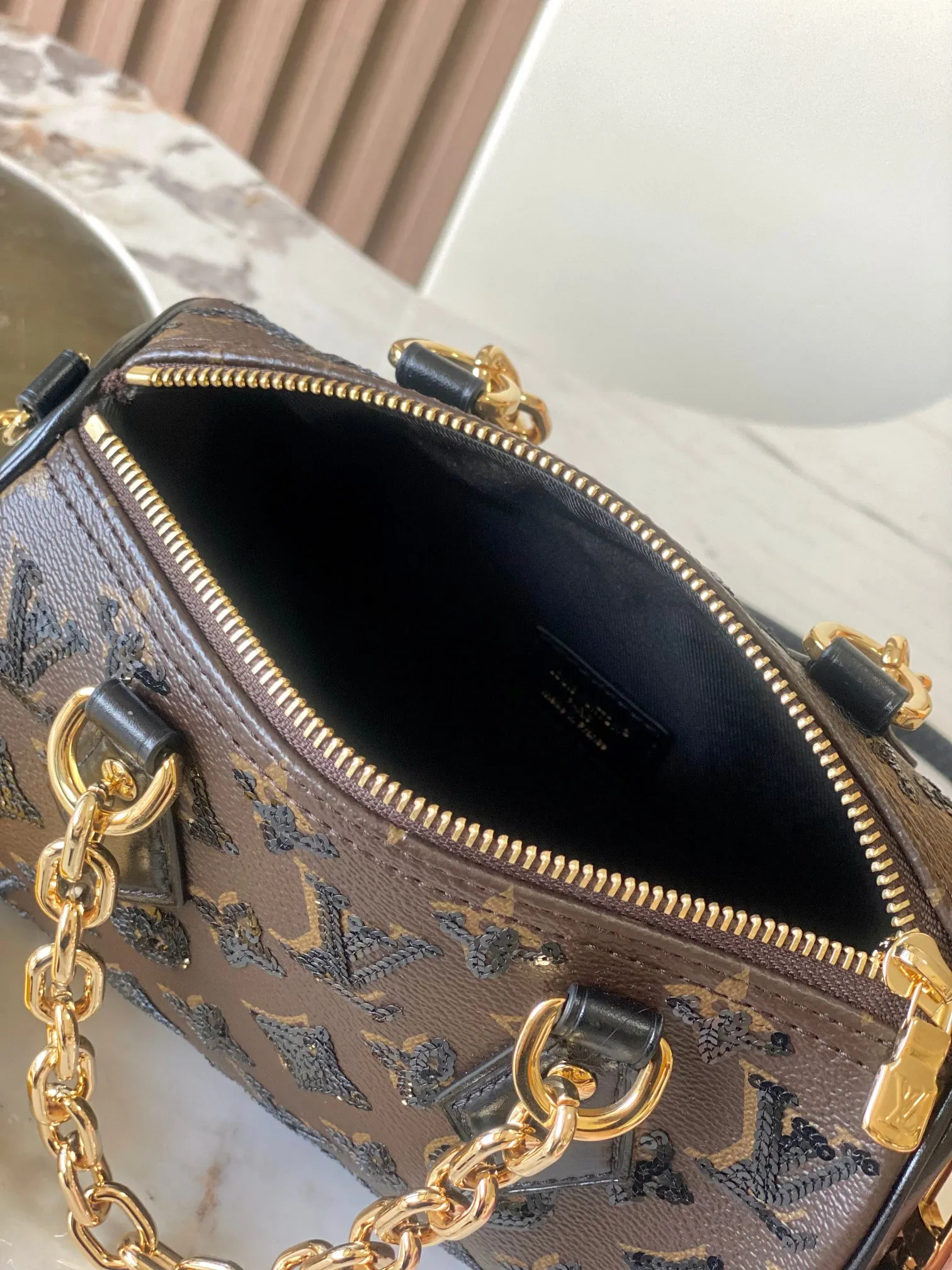 p1480 [Special grade MB163c chip version original leather] This Speedy Bandouliere 20 handbag Model: M26314 presbyopia sequins Material: A-grade all-steel hardware, imported original cowhide Packaging: full set of original duty-free MB packaging Size: 20.5x 15x 13 cm