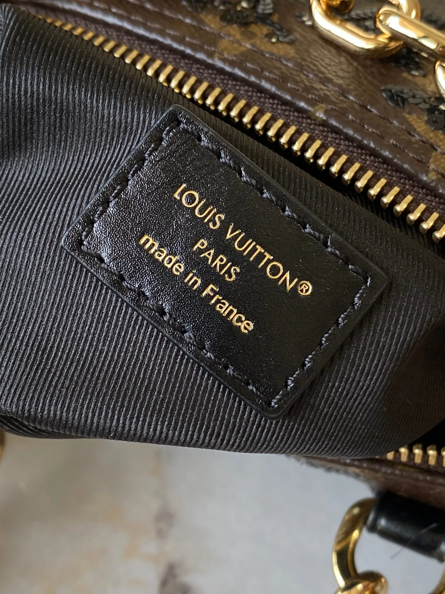 p1480 [Special grade MB163c chip version original leather] This Speedy Bandouliere 20 handbag Model: M26314 presbyopia sequins Material: A-grade all-steel hardware, imported original cowhide Packaging: full set of original duty-free MB packaging Size: 20.5x 15x 13 cm
