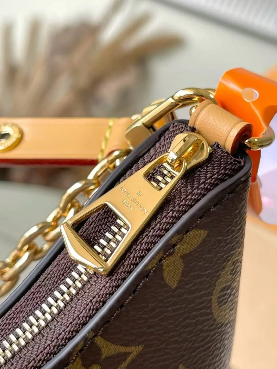 💰740 Top original order M25519 This Nano Boulogne handbag uses classic Monogram canvas to pay tribute to the brand heritage, and then uses contrasting leather trim to highlight the new season design. The compact shape makes it easy to carry with you day and night, and the detachable metal chain allows for flexible carrying. Dimensions: 19 × 13 × 8 cm