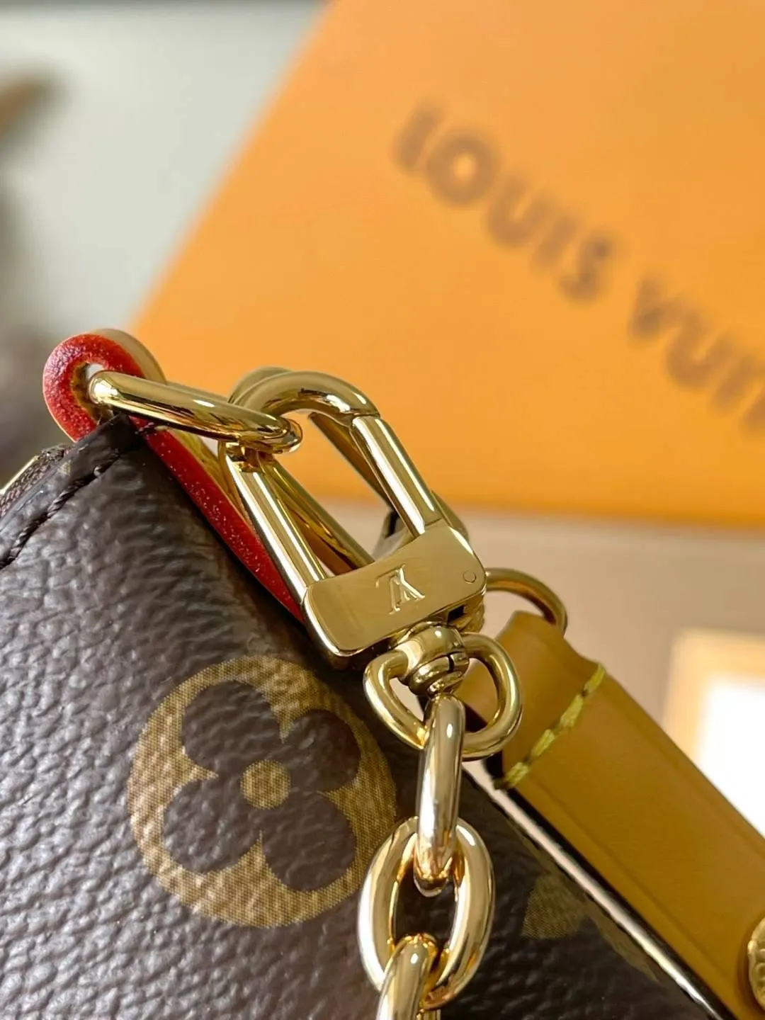 💰740 Top original order M25519 This Nano Boulogne handbag uses classic Monogram canvas to pay tribute to the brand heritage, and then uses contrasting leather trim to highlight the new season design. The compact shape makes it easy to carry with you day and night, and the detachable metal chain allows for flexible carrying. Dimensions: 19 × 13 × 8 cm