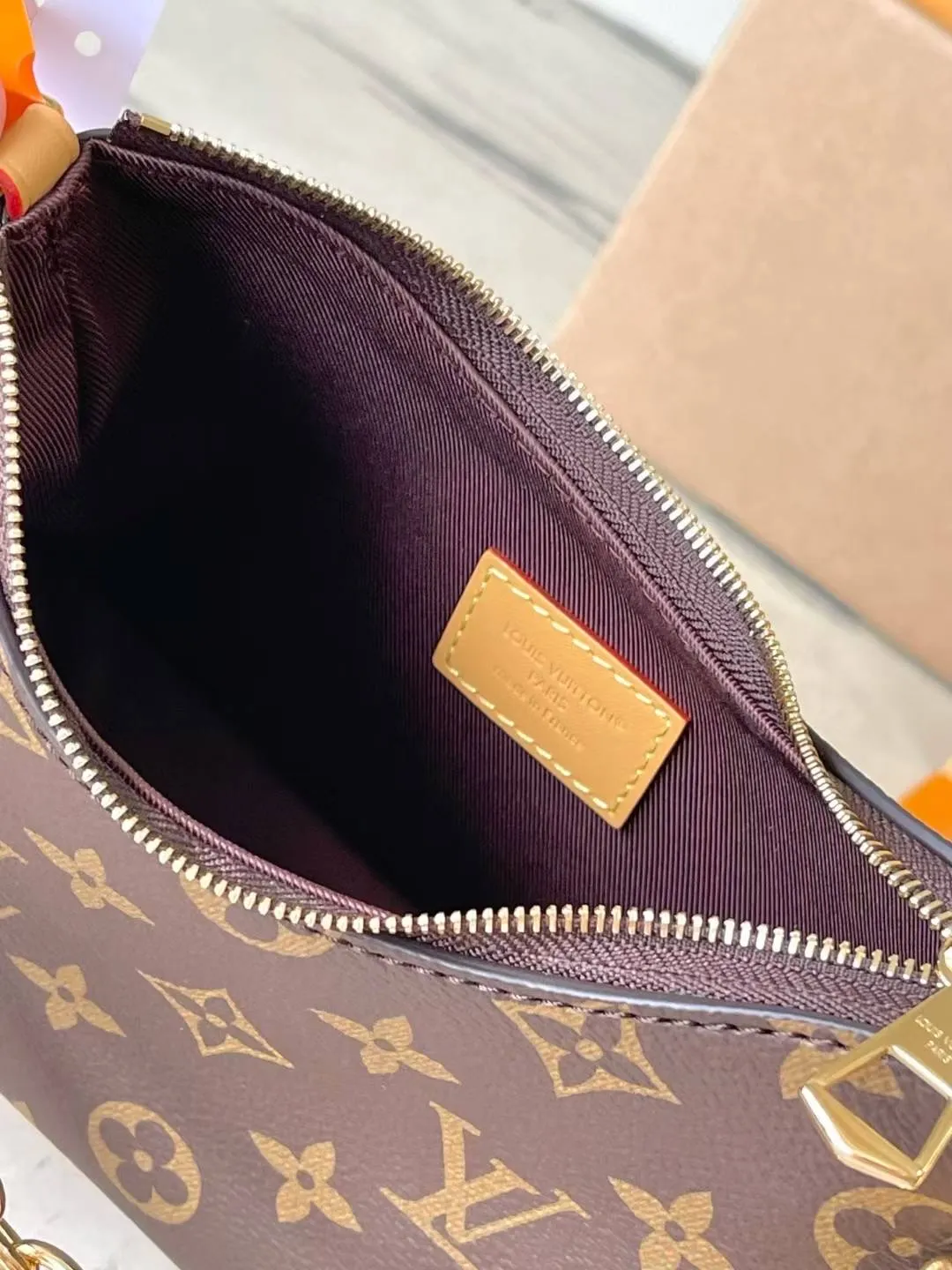 💰740 Top original order M25519 This Nano Boulogne handbag uses classic Monogram canvas to pay tribute to the brand heritage, and then uses contrasting leather trim to highlight the new season design. The compact shape makes it easy to carry with you day and night, and the detachable metal chain allows for flexible carrying. Dimensions: 19 × 13 × 8 cm