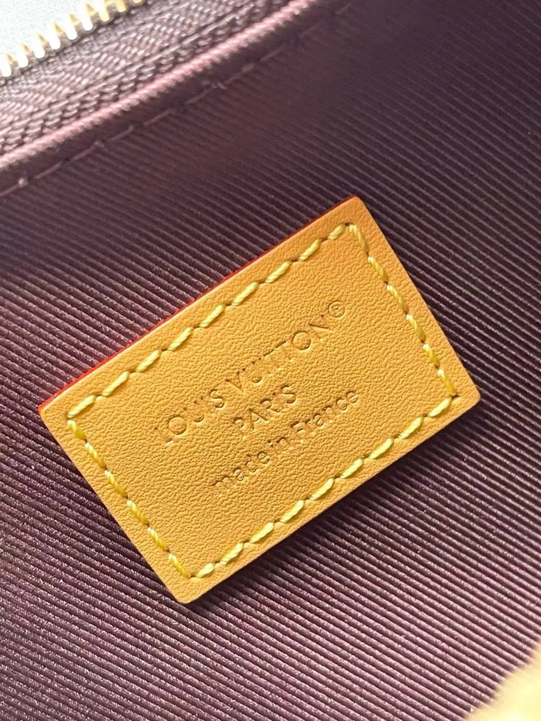 💰740 Top original order M25519 This Nano Boulogne handbag uses classic Monogram canvas to pay tribute to the brand heritage, and then uses contrasting leather trim to highlight the new season design. The compact shape makes it easy to carry with you day and night, and the detachable metal chain allows for flexible carrying. Dimensions: 19 × 13 × 8 cm