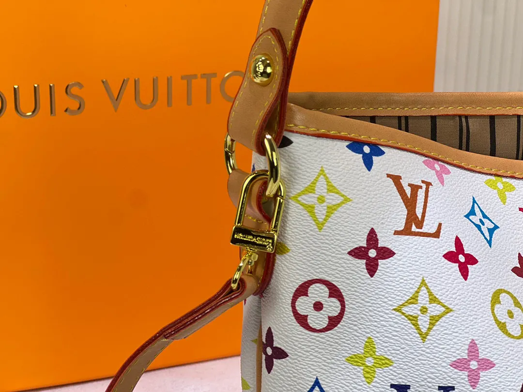 Batch 240💰Upgraded quality Exclusive white large size🔥Super popular🔥🔥💥M44945 The most popular Internet celebrity model recently LV Second-hand Tote Bag The latest model in early spring Small versatile LV upgraded version shopping bag In recent years, LV’s imagination has really become bigger and bigger, the design is unique and classic, with various retro colors and decorations, size 38.30