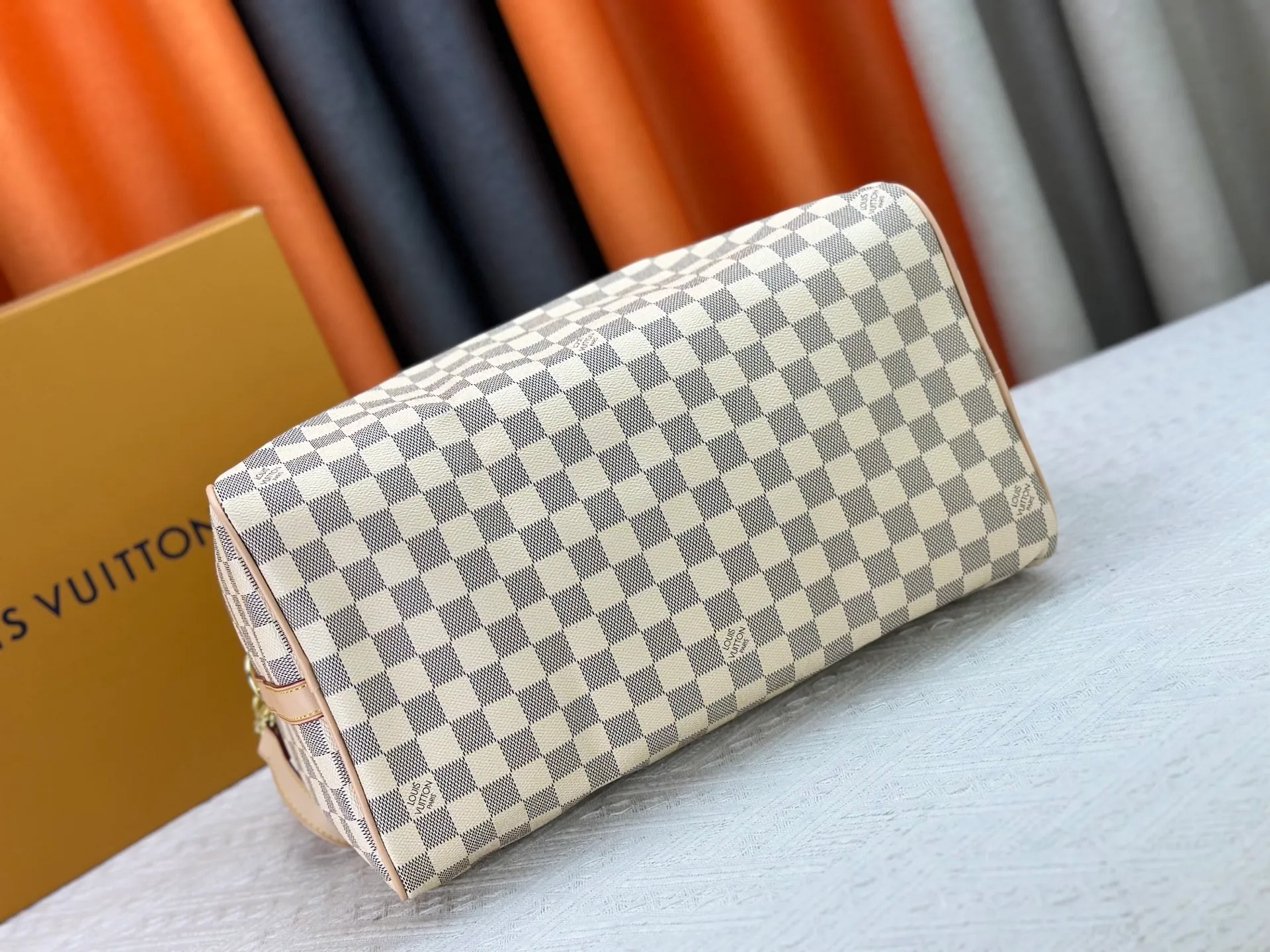 P240 P250 P260 High-definition shooting quality as shown in the picture. Good quality, full of positive reputation! Highly recommended Speedy fashion hot model, classic Monogram canvas➕imported Italian discolored yellow leather trim➕high-end original hardware➕adjustable shoulder strap lock. It feels soft, highly practical, and can be called a classic. The upper body is super elegant. Brand: LouisVuitton! Model: Small 40390/Medium 40391/Large 40392! Material: Imported original leather! Size: small size 25*19*15, medium size 30*21*17, large size 35*23*18,