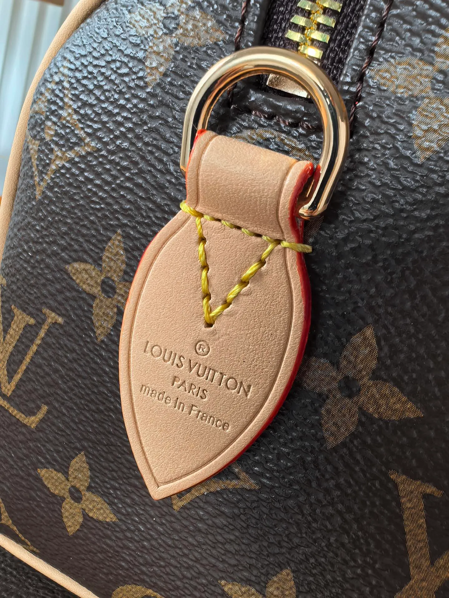💰680💰(Dynamic chip 163c01 top original order) M46234 M46222 This Speedy Bandoulière 20 handbag condenses the brand's traditional Speedy travel bag design, which is made of Monogram canvas with fabric lining and cow leather trim. The wide, removable and adjustable fabric shoulder strap features Louis Vuitton's signature texture, and the rolled leather handles add to the carrying options. Dimensions: 20.5 x 13.5 x 12.0 cm (length x height x width)