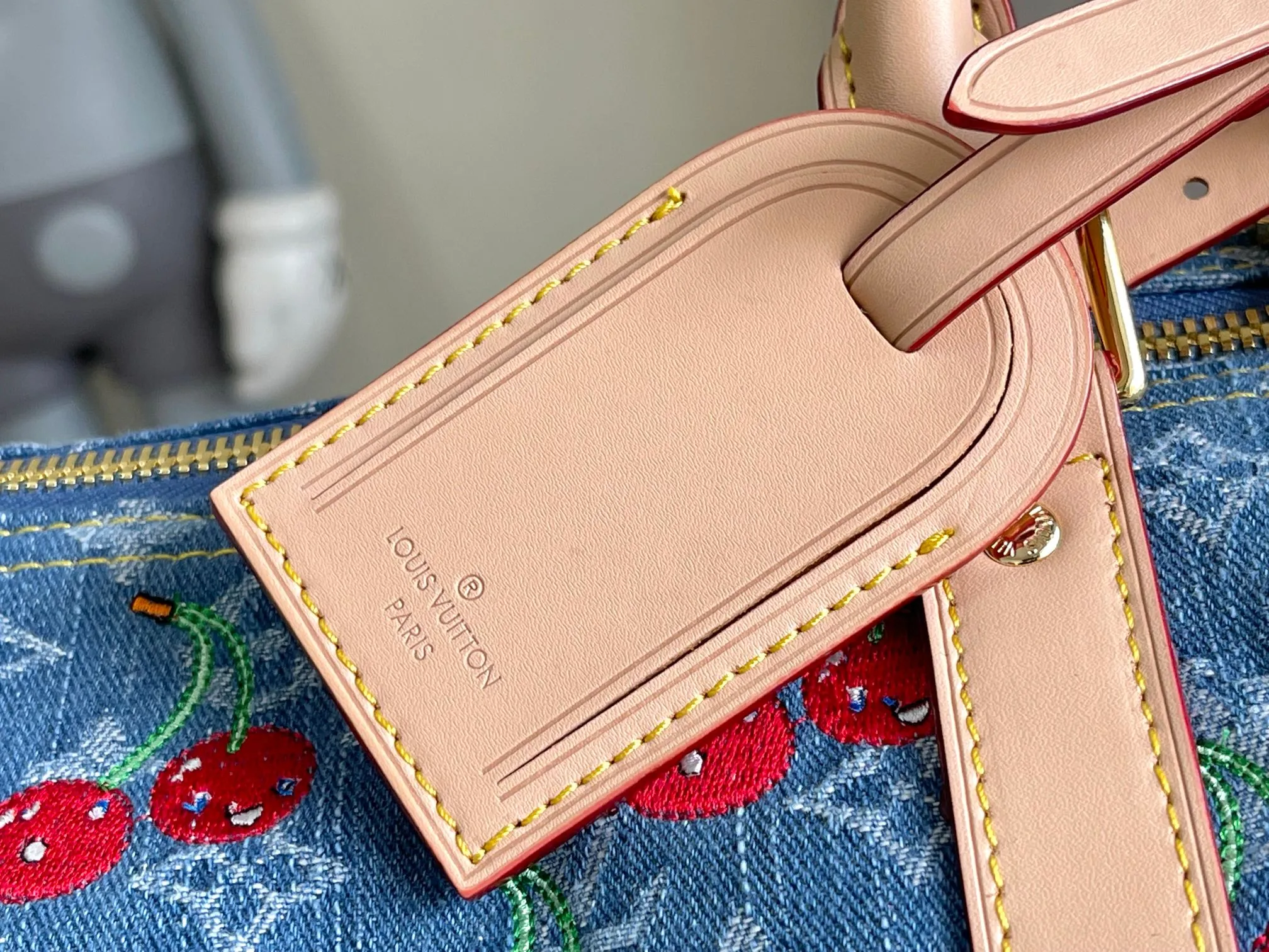 💰1460 top original transcoding chip This M13875 Keepall Bandouliere 45 travel bag is made of Monogram Heritage coating, conveying the cruise travel style with gorgeous style. The restrained color scheme and distressed hardware exude sophistication, while the soft cowhide leather details highlight the brand's craftsmanship. The top handle and removable and adjustable shoulder strap allow for a variety of carrying options. 45x27x20 cm (LxHxW) Monogram Heritage coated cowhide leather trim