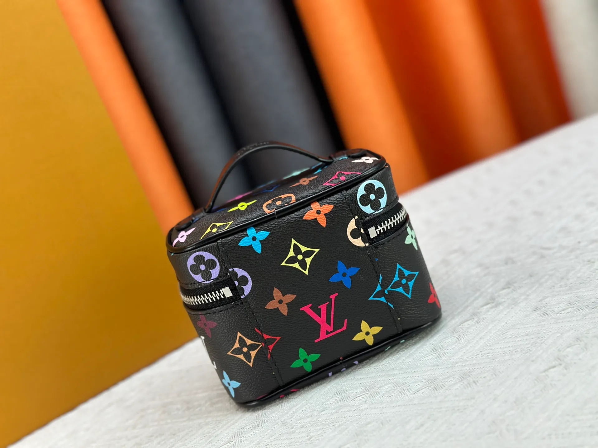 P220 Upgraded original M13747 M44495 M42265 M44936 M42263 lv Murakami Nice mini Nano cosmetic bag with Monogram printing and 33 colorful colors. In 2025, Murakami and LV jointly launched the white tricolor and black tricolor twelve pieces, which are very popular around the world and are loved by celebrities and celebrities. Dimensions: 14 x 10.2 x 8.5 (LxHxW)