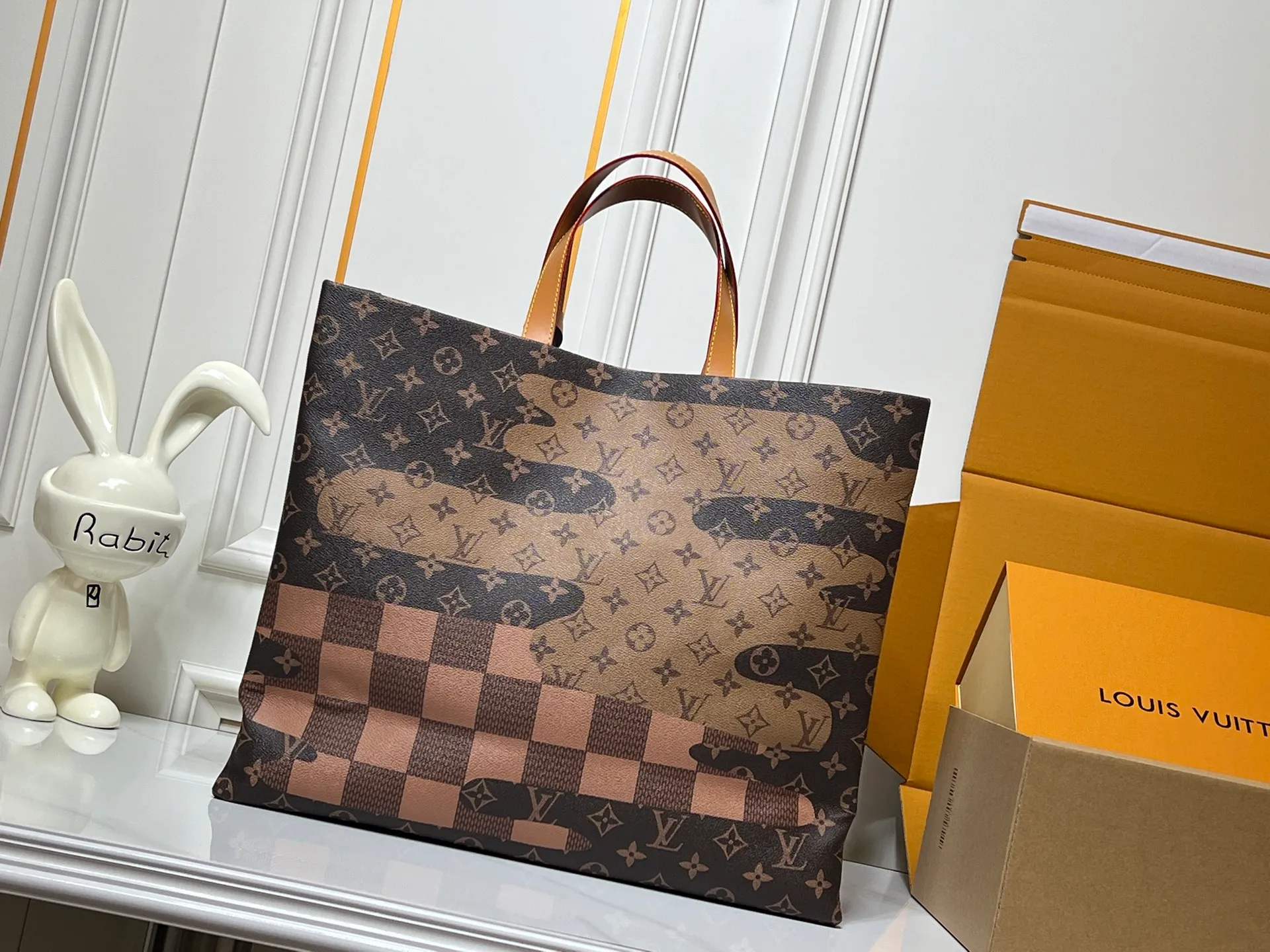 Batch 320💰M24457 presbyopic plaid purple. Grass green pink black orange blue green gray presbyopia plaid black crocodile pattern orange crocodile pattern This medium Shopper bag is inspired by the Louis Vuitton shopping bag, with the words Louis Vuitton and Maison Fondée En 1854 written in soft calfskin, with top handles and a detachable shoulder strap. Dimensions: 42x34x16cm