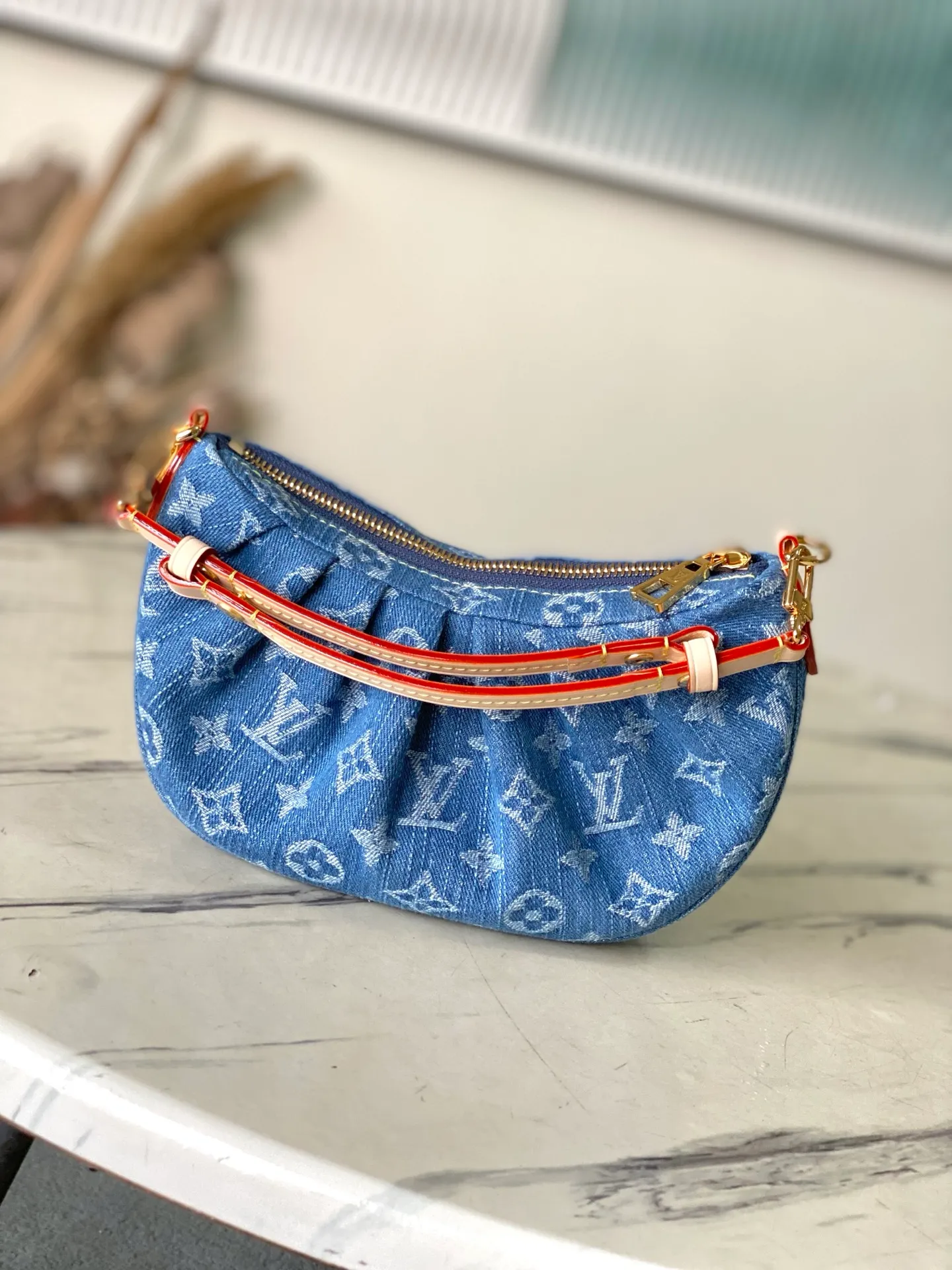 💰740 Top original order M13571 Pochette Valley handbag is made of Monogram cotton denim, with contrasting cow leather trim and dazzling metal parts, giving the classic design a modern style. Remove the handle and transform it into a clutch. Dimensions: 21 × 15 × 7 cm