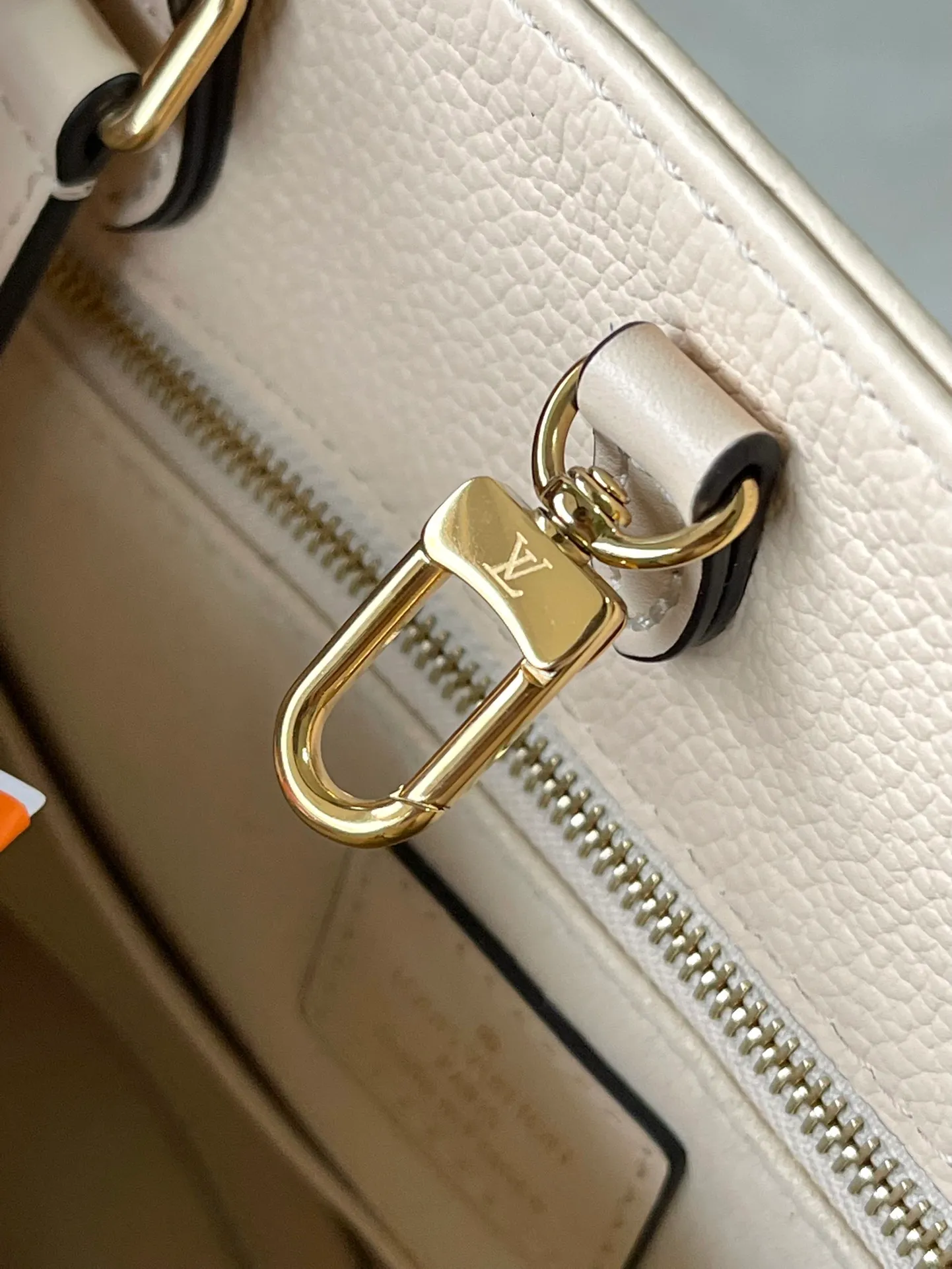 💰1120 (top layer leather) top original order M46531 supports counter inspection. The photo taken of duty-free goods is consistent with the product without unpacking. This product is an exclusive duty-free product in the market and is the highest-end product. Inspection is supported. This product has passed strict inspection and is flawless. Please wear gloves when touching the product. This product is not returnable or exchangeable. Please confirm the product first and then remove the label on the handle. This product is temporarily not open to the public, only regular customers, and is in short supply. Dimensions: 35 x 27 x 14 cm