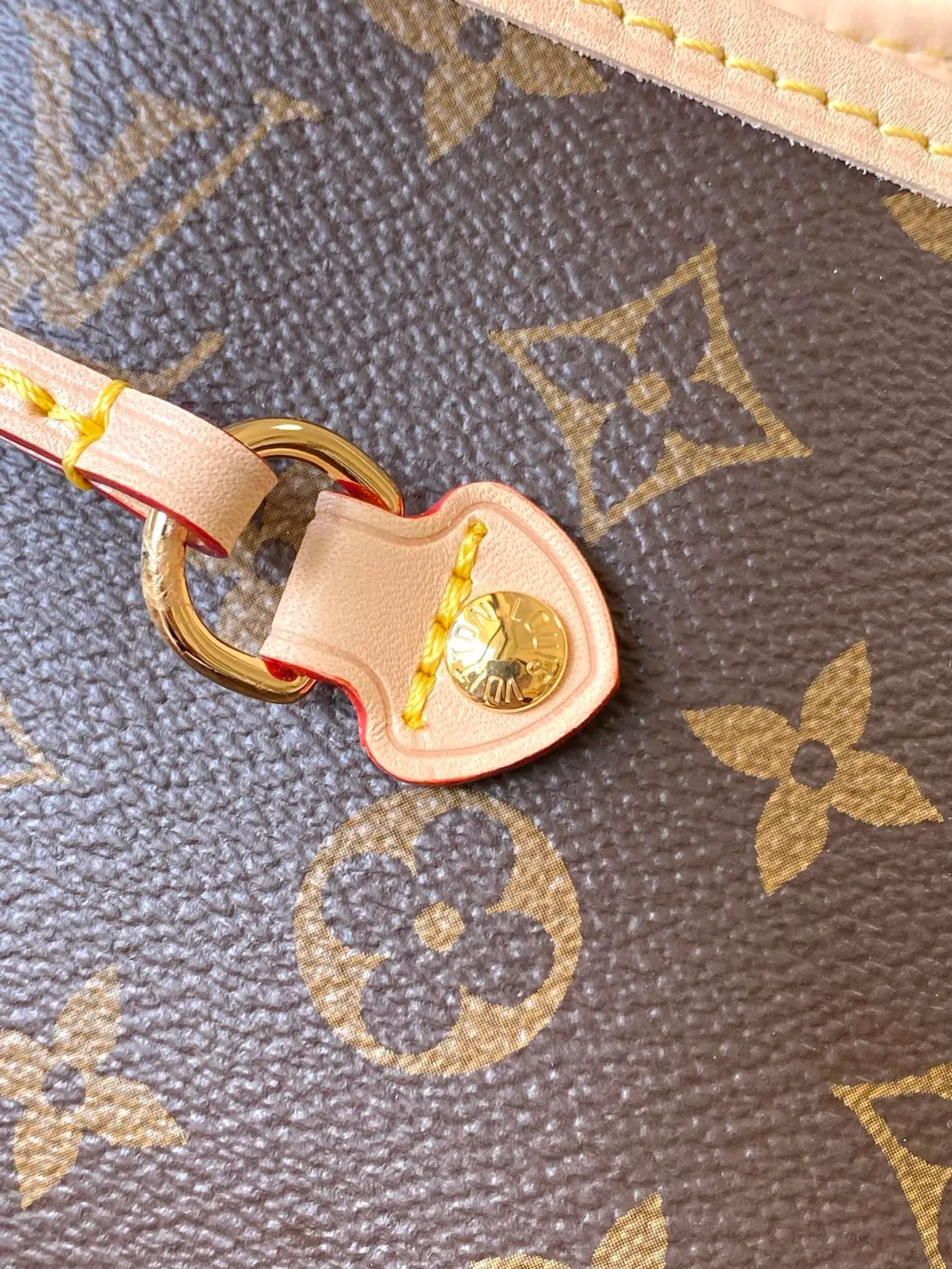 💰1000 Top Original Order M12096 Red As one of the classic designs, the Neverfull Bandouliere Inside Out Medium No Handbag is made of Monogram canvas and striped fabric, with a double-sided design to highlight the trendy new ideas. The detachable shoulder strap makes it easy to carry across the body, and can also be transformed into a Hobo handbag through the side hook. Dimensions: 31 × 28 × 14 cm