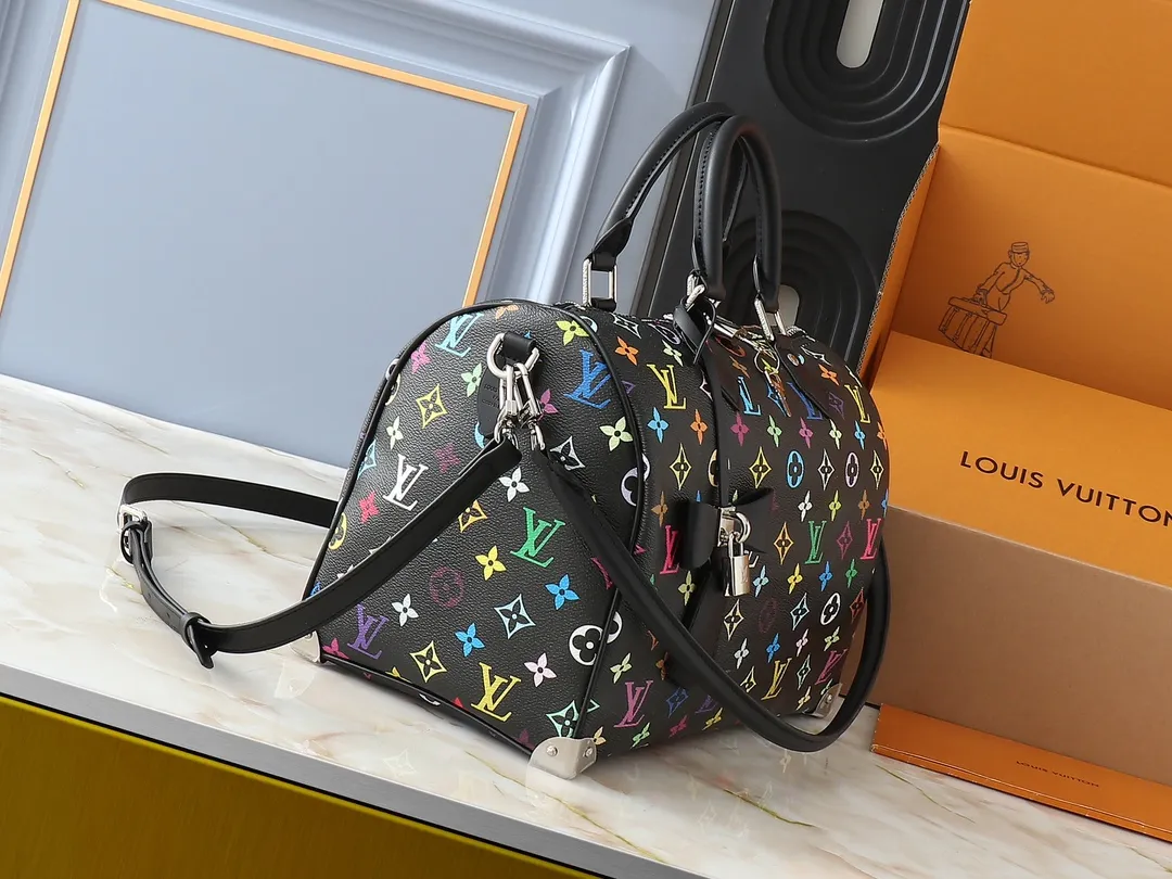 💰300💰Upgraded original version M13805 M13257 M40391 lv Murakami Takashi co-branded NANOSPEEDY handbag This Nano Speedy handbag combines Monogram canvas and cow leather trim printing, with 33 colorful colors to interpret white tricolor and black tricolor. It has been launched in twelve sections and is very popular around the world and is loved by celebrities and celebrities. 30.0 x 21.0 x 17.0 cm