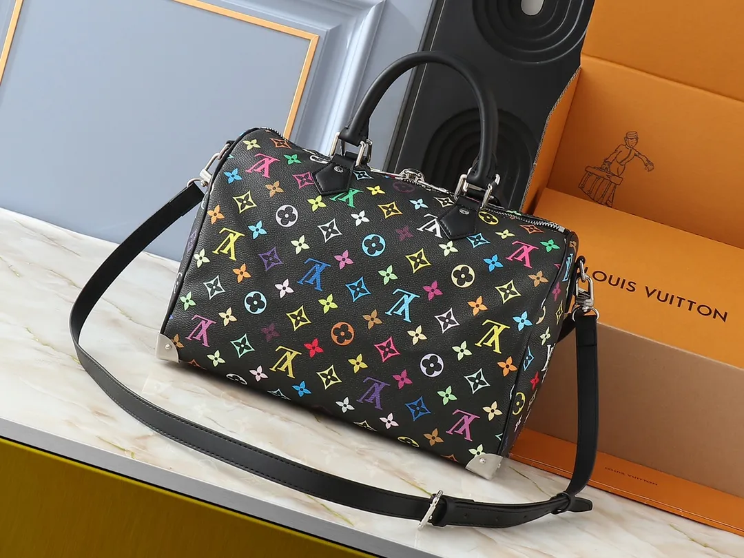 💰300💰Upgraded original version M13805 M13257 M40391 lv Murakami Takashi co-branded NANOSPEEDY handbag This Nano Speedy handbag combines Monogram canvas and cow leather trim printing, with 33 colorful colors to interpret white tricolor and black tricolor. It has been launched in twelve sections and is very popular around the world and is loved by celebrities and celebrities. 30.0 x 21.0 x 17.0 cm