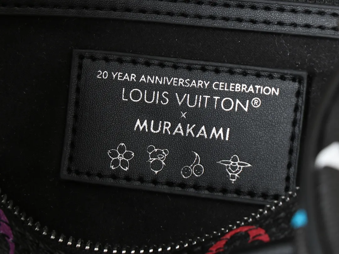 💰300💰Upgraded original version M13805 M13257 M40391 lv Murakami Takashi co-branded NANOSPEEDY handbag This Nano Speedy handbag combines Monogram canvas and cow leather trim printing, with 33 colorful colors to interpret white tricolor and black tricolor. It has been launched in twelve sections and is very popular around the world and is loved by celebrities and celebrities. 30.0 x 21.0 x 17.0 cm
