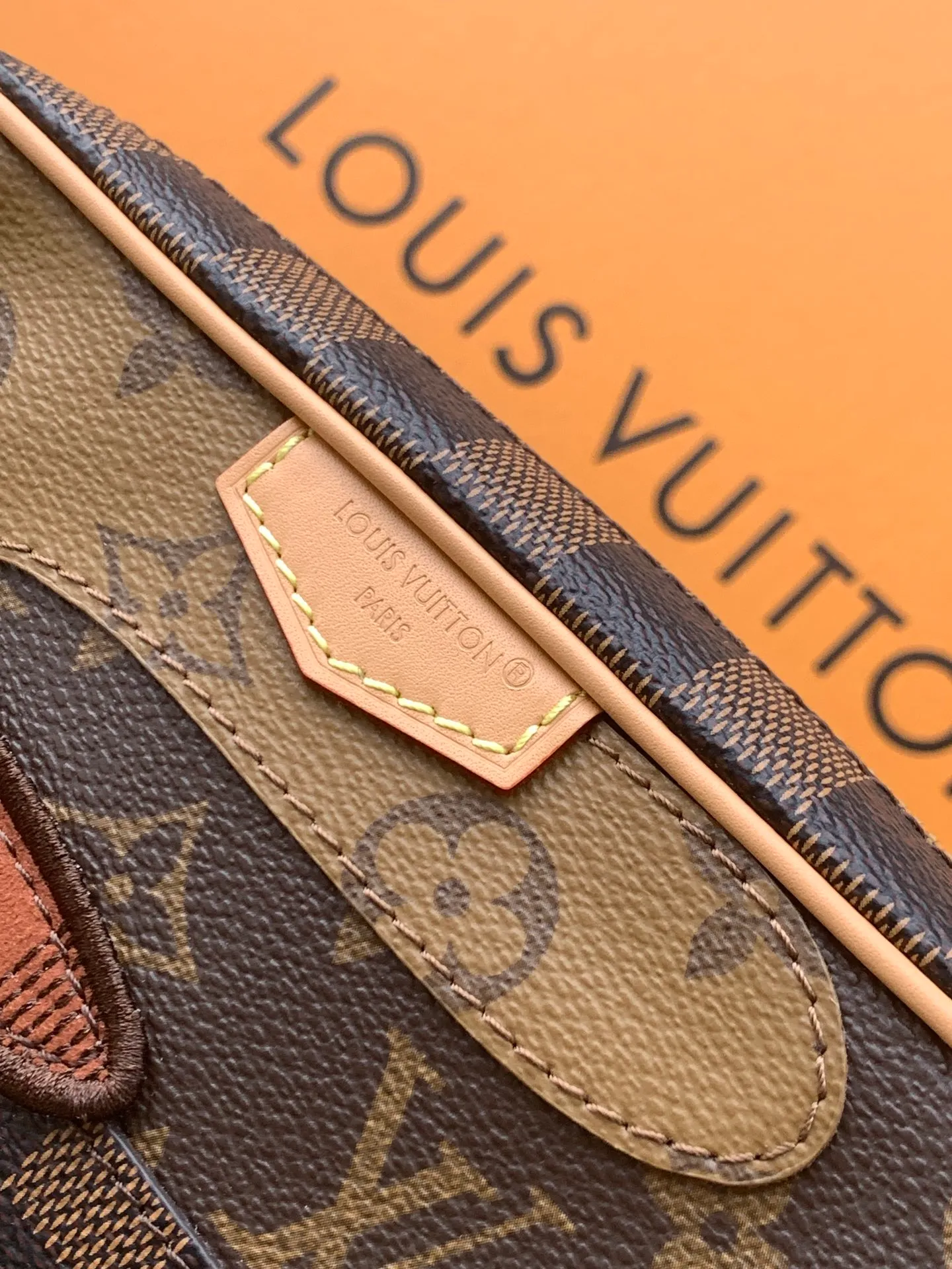 💰1060 Top original order M26020 Top original order Transcoding chip 163C This Trocadéro mini handbag is made of coated canvas, with Monogram and Damier patterns lighting up the collage design. Reinforced leather corners establish recognition, continuing the brand's inspiration for cross-body bags created in the 1980s, and the detachable and adjustable shoulder strap allows for a variety of carrying methods.  Dimensions: 13 x 6.5 x 20 cm (height x width x length)