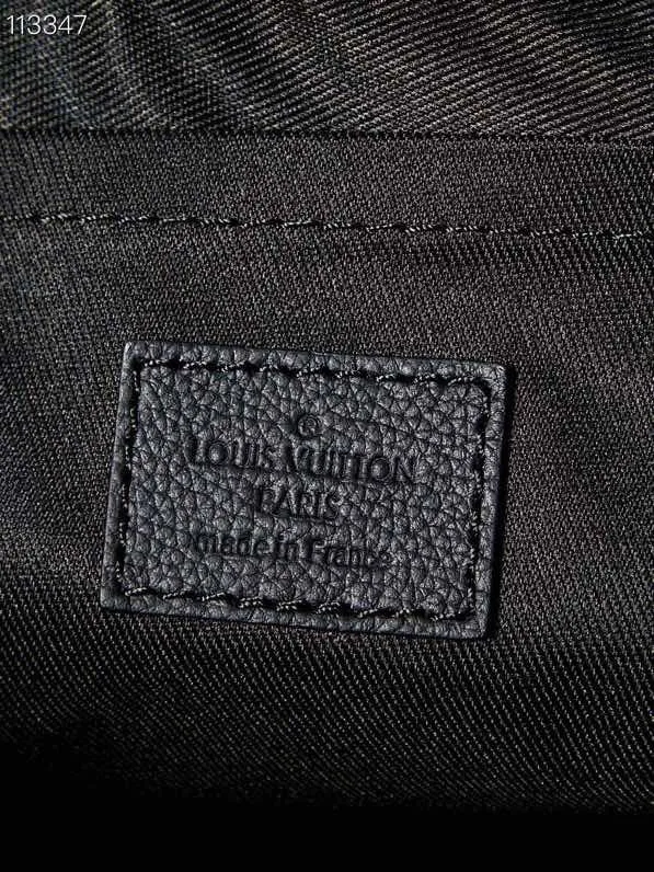 💰700 (first-grain leather) top-quality original all-steel hardware] M82545 black leather embossed CHETTE VOYAGE SOUE clutch chette Voyage Soue clutch bag is made of soft Monogram Eclie coated canvas, with rounded strokes to outline the classic chette Voyage clutch bag lines, bringing a comfortable travel experience. M82543 Full leather embossed, black floral black leather, black grid black leather, presbyopic black leather, Pila brand front compartment clutch, small clutch oo [handshake] [handshake] Slim configuration with zipper compartment and magnetic back pocket. Comes in gift box 32 x 21 x 8 cm (length x height x width)
