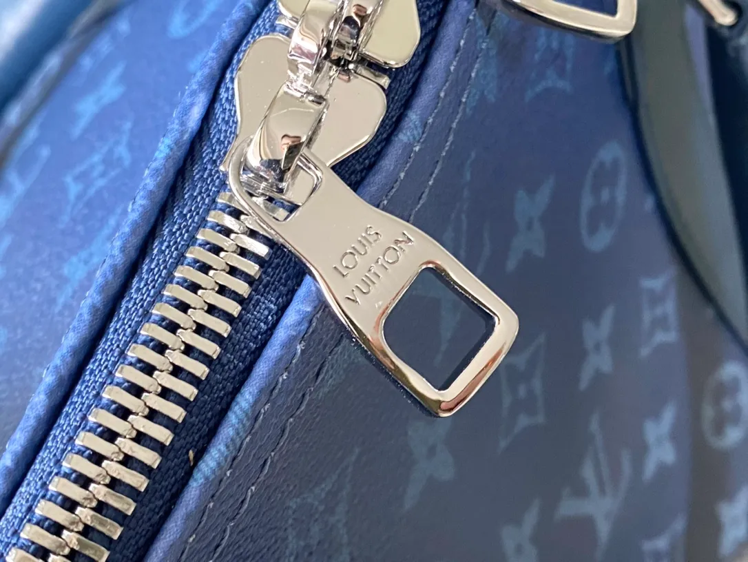 💰1340 Top original order M11558 black gradient blue Louis Vuitton LV 24FW Monogram new presbyopic bag Louis Vuitton LV 24FW New Monogram black presbyopic gradient blue presbyopic series Messenger messenger bag Montsouris satchel Keepall 55 travel bag multiple classic styles size: 55 X 27 X 20 cm