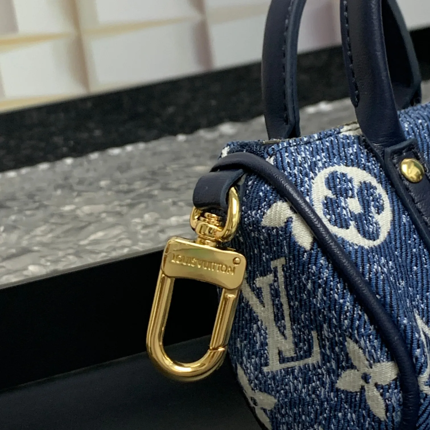 💰200 shipped😍 MINI KEEPALL bag charm and keychain ☀️Louis Vuitton Louis Vuitton lv mini pillow bag pendant ☀️This Mini Keepall bag charm and keychain condenses the classic handbag configuration, boldly showing the spirit of adventure. Monogram canvas with LV inscribed hook buckle, whether hung on a belt or handbag, its zipper closure and built-in keychain ensure secure storage
