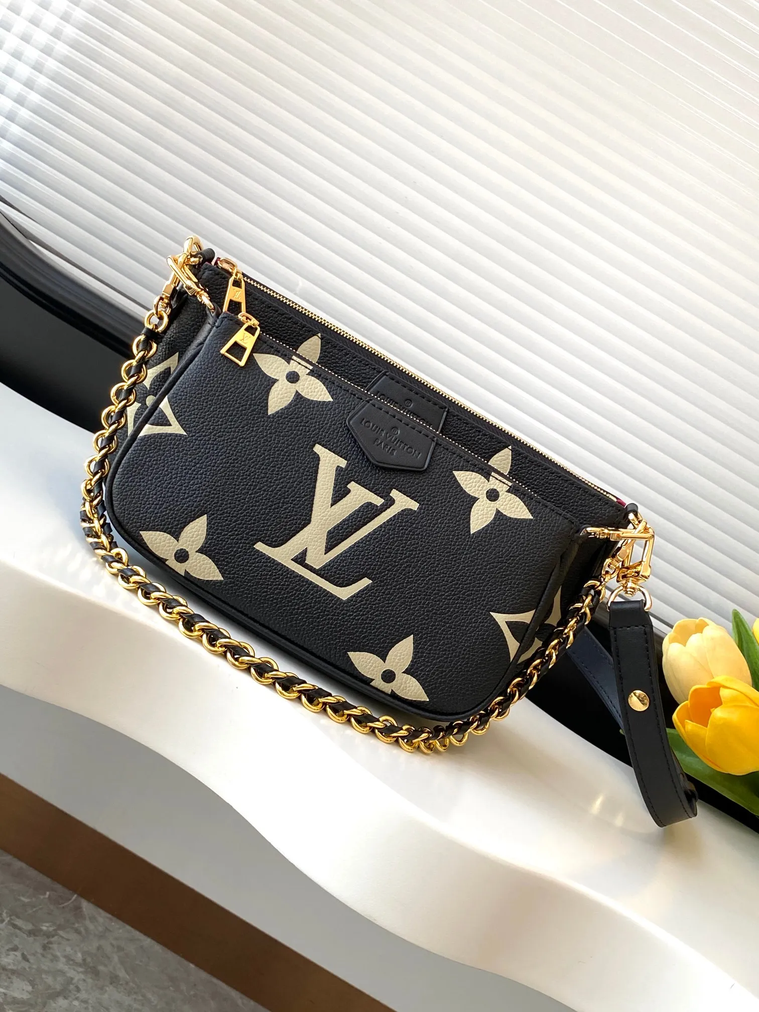 💰940 (top layer leather) top original single dynamic transcoding chip [three-piece mahjong bag] New full leather printing Highly practical in stock M22670 green M45777 black silk screen M80399 black embossed M80447 white embossed M45777 black silk screen M80447 white silk screen M45777 apricot embossed M45777 apricot silk screen M46093 color pink M46180 color blue [three-piece mahjong bag] New full leather printing Highly practical in stock M46569 off-white new version M45777 black silk screen M80399 black embossed M80447 white embossed M45777 black silk screen M80447 white silk screen M45777 apricot embossed M45777 apricot silk screen M46093 color pink. It is a must-have for celebrities and fashionable people. It has a very high appearance rate. It is not restricted by seasons. It is very suitable for matching clothes no matter what season. Carrying a three-piece mahjong bag will instantly transform you from an amateur to a fashion "blogger" who knows how to dress. Large: 23.5×13×4.5cm. Small: 18.5×11×4.5cm. 80%. A must-have for celebrities and fashionable people. It has a very high appearance rate. Not restricted by the season, it is very suitable for matching clothes no matter what season. Carrying a three-piece mahjong bag will instantly transform you from an amateur to a fashion "blogger" who knows how to dress 😎 Large: 23.5×13×4.5cm Small: 18.5×11×4.5cm 80%M It is a must-have for celebrities and fashionable people and has a very high appearance rate. Not restricted by the season, it is very suitable for matching clothes no matter what season. Carrying a three-piece mahjong bag on your back will instantly transform you from an amateur to a fashionable "blogger" who knows how to dress well 😎 Large: 23.5×13×4.5cm Small: 18.5×11×4.5cm 80%