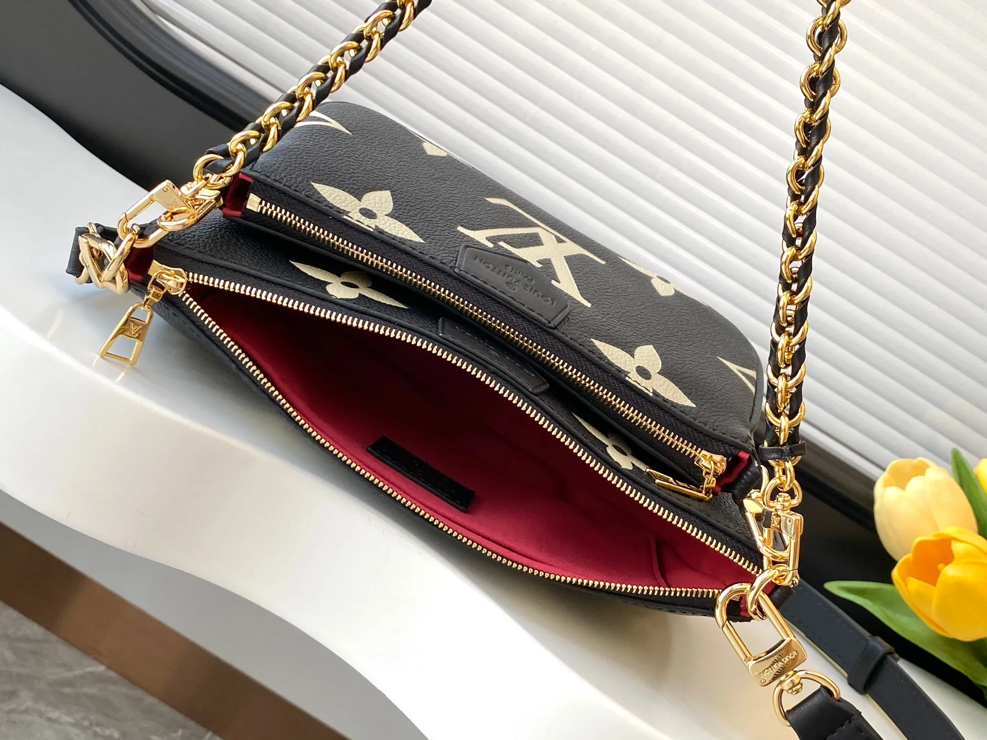 💰940 (top layer leather) top original single dynamic transcoding chip [three-piece mahjong bag] New full leather printing Highly practical in stock M22670 green M45777 black silk screen M80399 black embossed M80447 white embossed M45777 black silk screen M80447 white silk screen M45777 apricot embossed M45777 apricot silk screen M46093 color pink M46180 color blue [three-piece mahjong bag] New full leather printing Highly practical in stock M46569 off-white new version M45777 black silk screen M80399 black embossed M80447 white embossed M45777 black silk screen M80447 white silk screen M45777 apricot embossed M45777 apricot silk screen M46093 color pink. It is a must-have for celebrities and fashionable people. It has a very high appearance rate. It is not restricted by seasons. It is very suitable for matching clothes no matter what season. Carrying a three-piece mahjong bag will instantly transform you from an amateur to a fashion "blogger" who knows how to dress. Large: 23.5×13×4.5cm. Small: 18.5×11×4.5cm. 80%. A must-have for celebrities and fashionable people. It has a very high appearance rate. Not restricted by the season, it is very suitable for matching clothes no matter what season. Carrying a three-piece mahjong bag will instantly transform you from an amateur to a fashion "blogger" who knows how to dress 😎 Large: 23.5×13×4.5cm Small: 18.5×11×4.5cm 80%M It is a must-have for celebrities and fashionable people and has a very high appearance rate. Not restricted by the season, it is very suitable for matching clothes no matter what season. Carrying a three-piece mahjong bag on your back will instantly transform you from an amateur to a fashionable "blogger" who knows how to dress well 😎 Large: 23.5×13×4.5cm Small: 18.5×11×4.5cm 80%