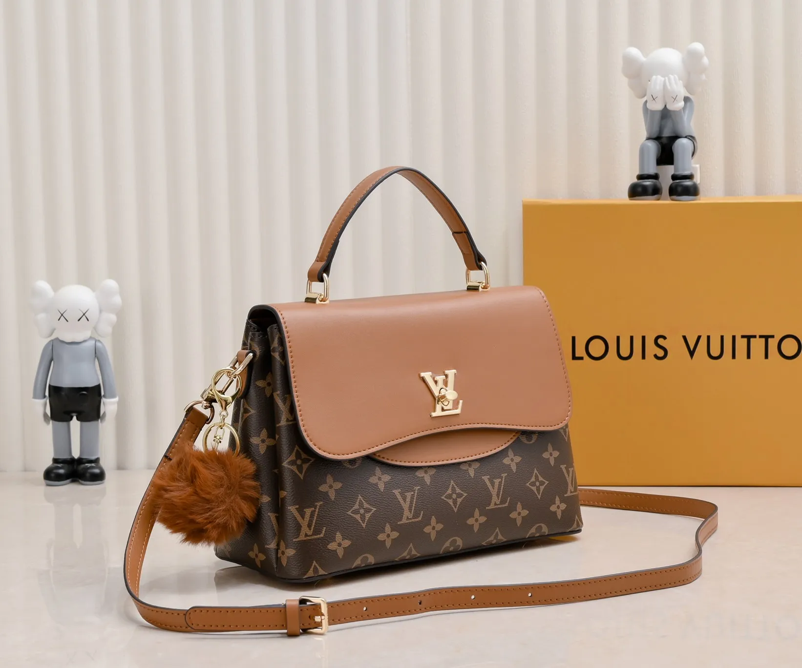 ¥500💰 Exclusive real shot-upgraded version ‼ ️New spring and summer products☀️ 💥Louis Vuitton 2023 popular practical and fashionable handheld crossbody model💪 Model: 56122🎉Color matching latest style Métis The unique shape exudes elegance. Presbyopic/yellow/original cowhide with original buckle hardware, made of soft Monogram canvas, has multiple practical pockets and three compartments. Size: length 27x height 18x ​​width 12cm