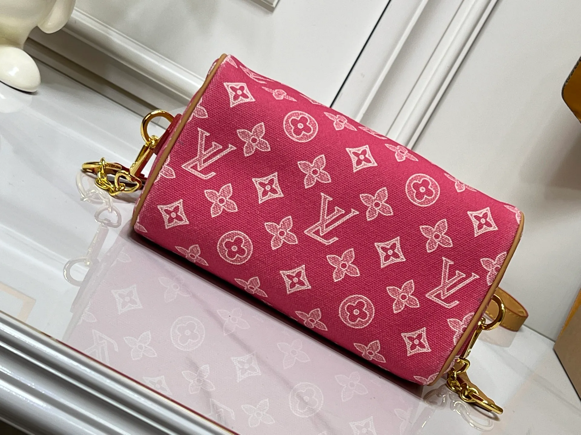 Batch 240💰[ALMA BB handbag] M27530-M27951-M28102-M46234-M27526-28272-M27525 This Alma BB handbag comes from the Travels With Grace Coddington series launched by Louis Vuitton and Grace Coddington, focusing on the fun Meowgram pattern. The canvas body is trimmed with calfskin and the fabric shoulder strap reads "Louis Vuitton" in Coddington's script. The exquisite padlocks and key cases once again prove the brand's exquisite craftsmanship.  Dimensions: 20.5×13.5×12cm (height x width x length)