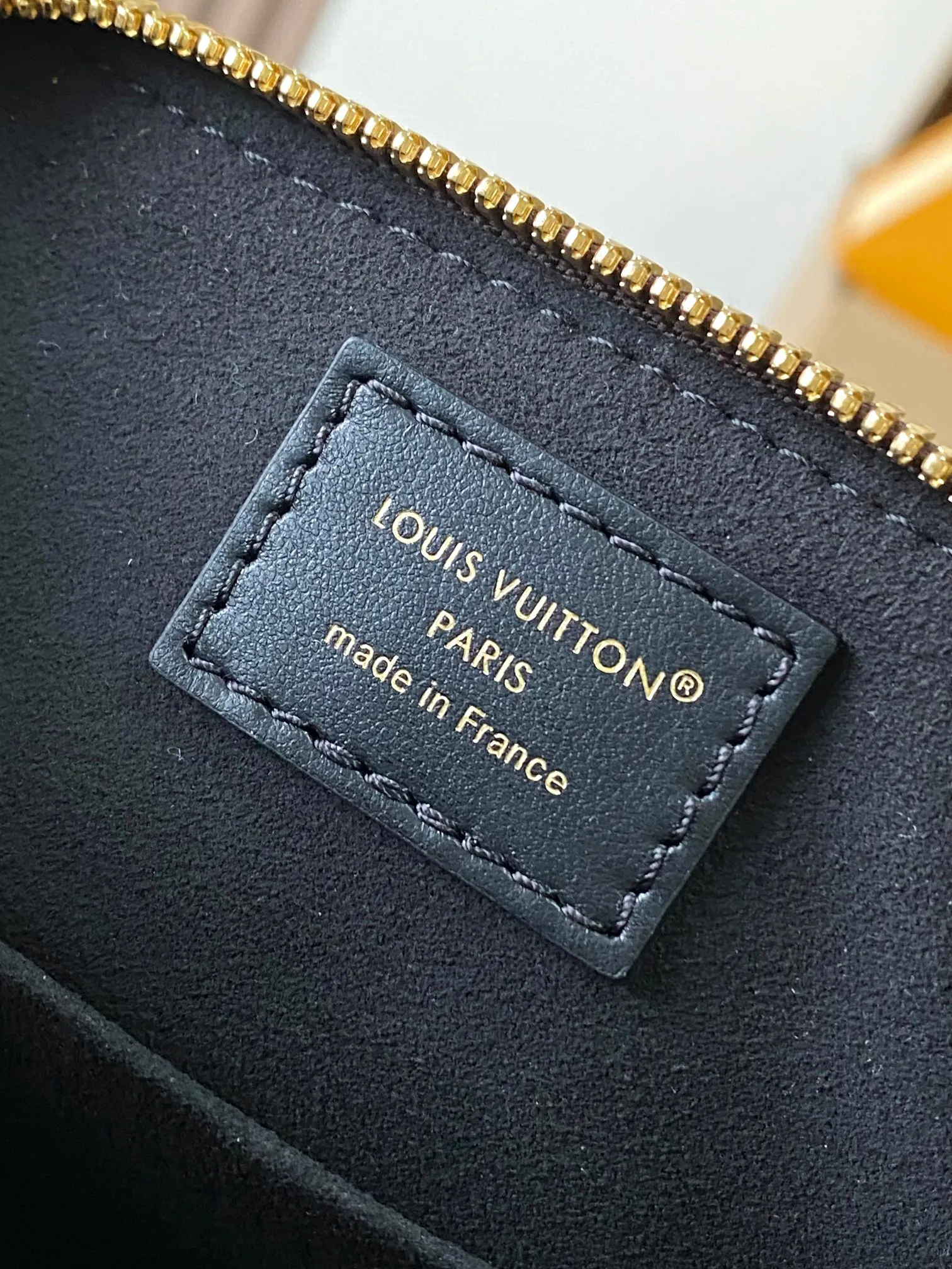 p1720 [Special grade MB163c chip version original leather] This Alma BB handbag model: M26084 Material: A-grade all-steel hardware, imported original fabric Packaging: full set of original duty-free MB packaging Dimensions: 22 x 19x 11 cm