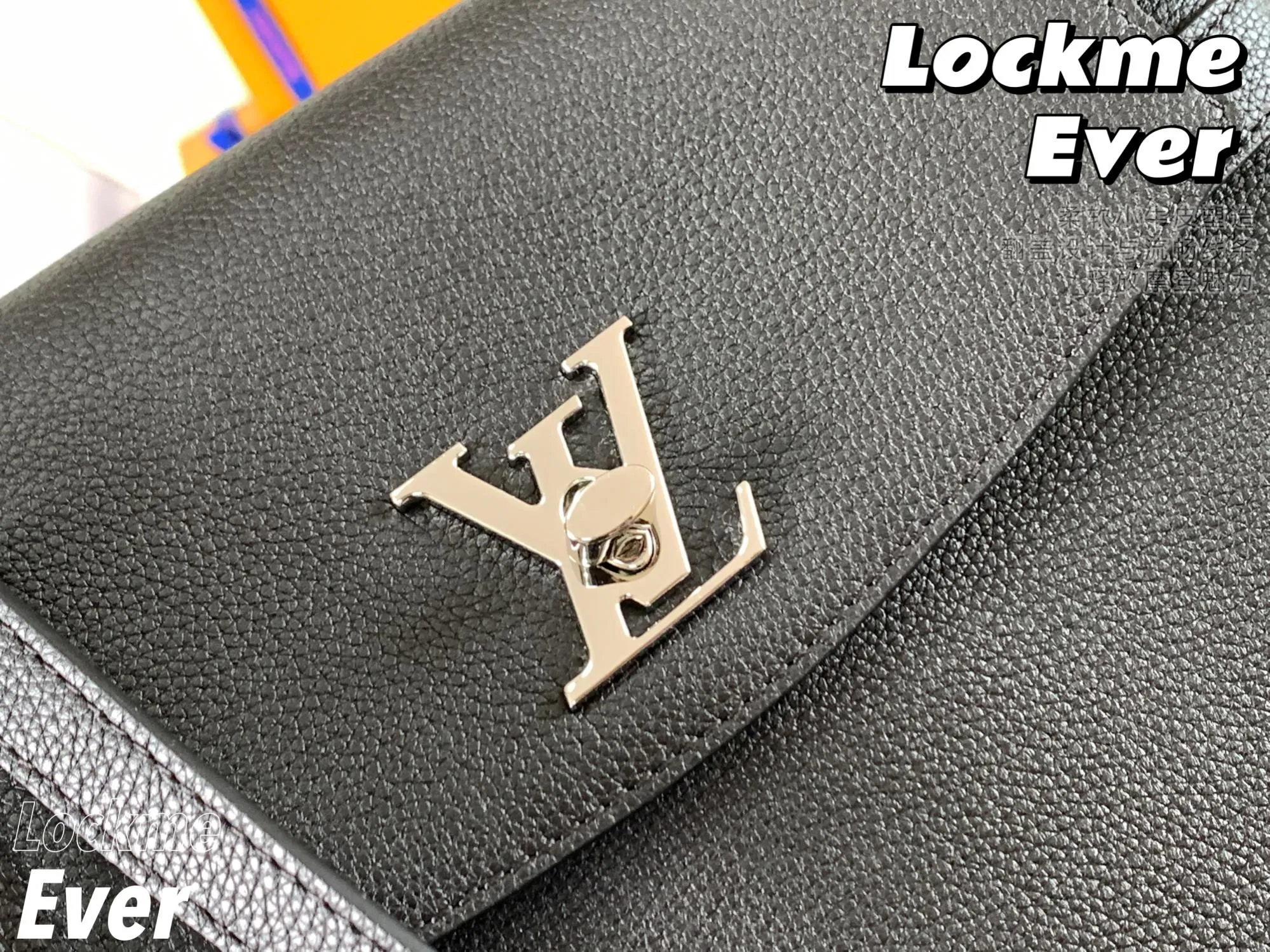 P1440 [Original leather 💋M51395 black] Lockme Ever medium handbag is made of soft calfskin material, equipped with a single handle, fashionable appearance and distinct layers. The neat silhouette with top flap and spacious handbag add a fashionable and modern feel. Silver LV twist lock and leather shoulder strap, an elegant choice for everyday styling. Detailed size: 33.5*21.5*14.5cm