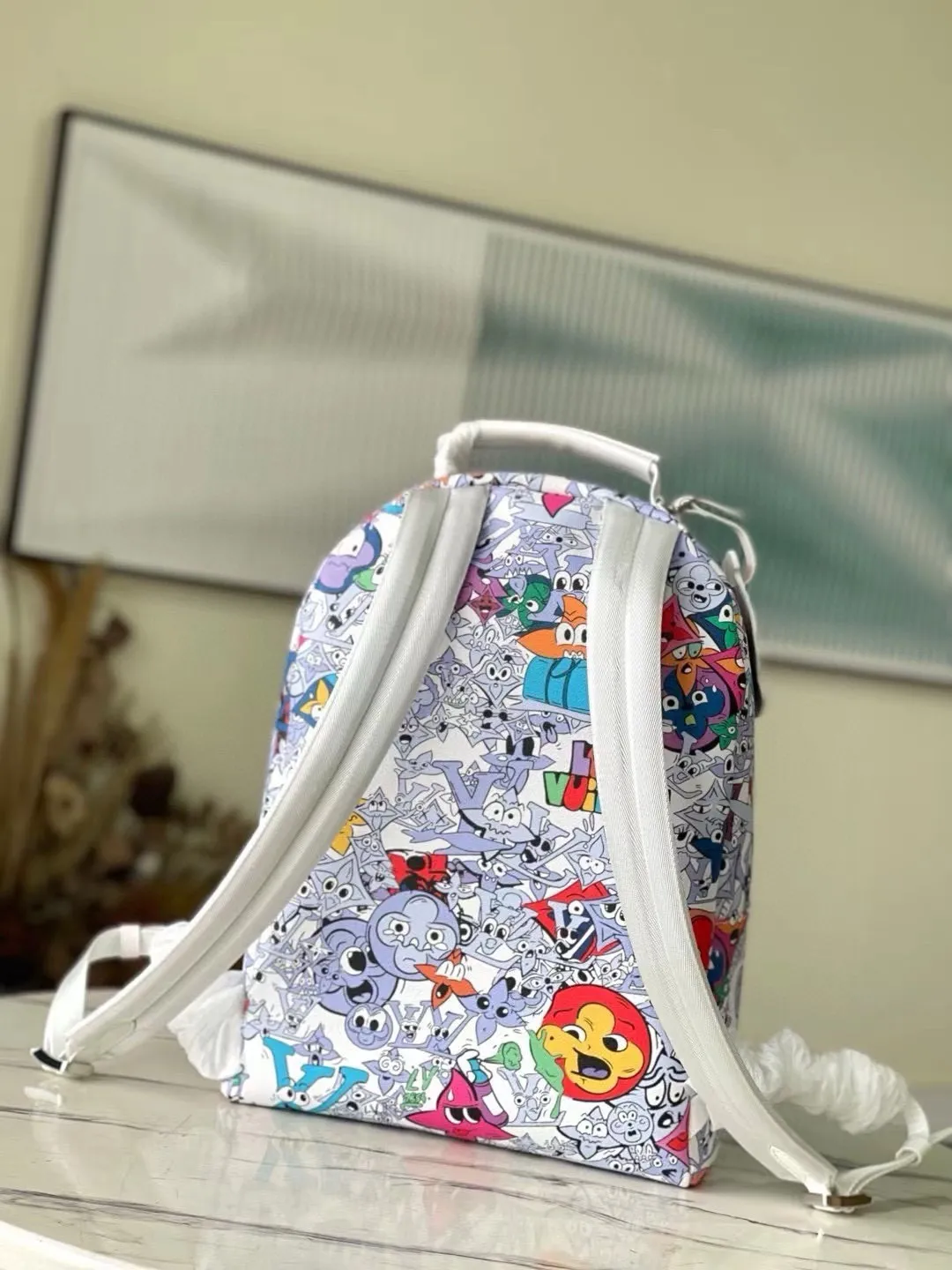💰1340 Top Original M21846 Printed Backpack Series MULTIPOCKET Backpack Virgil Abloh will use the 2022 autumn and winter series to depict animal patterns on the surface of Damier Graphite canvas, and its unique texture like a passport stamp can be seen up close. Create diverse styles from a trend perspective. The zipped main compartment holds a laptop, and exterior pockets feature the classic Monogram and Epi graphics. Monogram Eclipse coated canvas and cowhide Leather and fabric trim Textile lining Hardware logo tag Top leather carrying handle Zip main compartment with leather zip puller Zip front pocket Internal patch pocket Designer handle: Single handle Dimensions: 30.0 x 40.0 x 15.5 cm