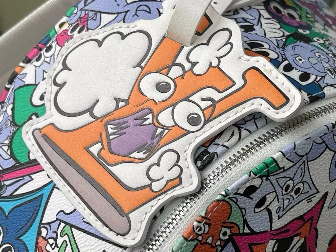 💰1340 Top Original M21846 Printed Backpack Series MULTIPOCKET Backpack Virgil Abloh will use the 2022 autumn and winter series to depict animal patterns on the surface of Damier Graphite canvas, and its unique texture like a passport stamp can be seen up close. Create diverse styles from a trend perspective. The zipped main compartment holds a laptop, and exterior pockets feature the classic Monogram and Epi graphics. Monogram Eclipse coated canvas and cowhide Leather and fabric trim Textile lining Hardware logo tag Top leather carrying handle Zip main compartment with leather zip puller Zip front pocket Internal patch pocket Designer handle: Single handle Dimensions: 30.0 x 40.0 x 15.5 cm