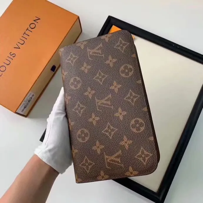 80 model number: M2012! LV Men's Double Pull Clutch [Size] 21.11.5 This exquisite Monogram canvas double pull wallet has a practical and spacious design that can hold credit cards, documents, change, banknotes, check books and pens. Zipper closure, zippered coin compartment for bills and passport, shiny gold-tone hardware.