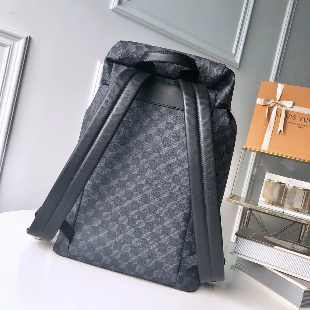 💰1040 Actual photos of the top original item 😍😍 N40005 ZACK Backpack This sports-style coated canvas Zack backpack is full of capacity and shows classic Louis Vuitton style. The flap, drawstring and metal buckle are all classic Louis. Vuitton design elements. - 45 x 30 x 20cm (Length x Height x Width) - Exterior in Louis Vuitton specially coated canvas - Textile lining - Cowhide leather trim - Silver metal hardware - Top handle - 2 leather shoulder straps - Flap + drawstring + buckle - 1 lined interior compartment - 1 double interior patch pocket.