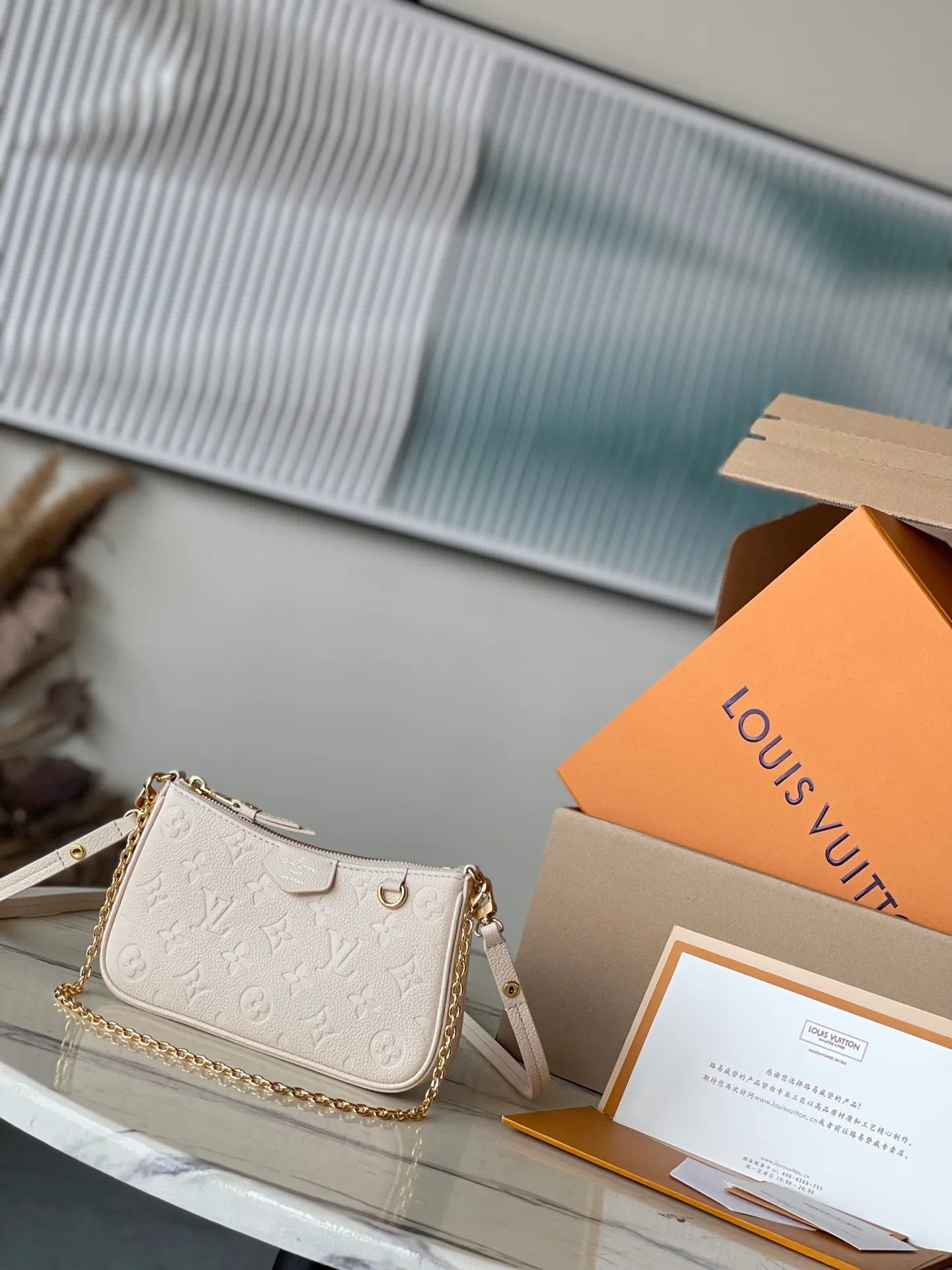 💰800 (top layer leather) top original order M81066, support counter inspection, duty-free goods photos taken are consistent with the product without unpacking. This product is an exclusive duty-free product in the market and is the highest-end product. Inspection is supported. This product has passed strict inspection and is flawless. Please wear gloves when touching the product. This product is not returnable or exchangeable. Please confirm the product first and then remove the label on the handle. This product is temporarily not open to the public, only regular customers, and is in short supply. Dimensions: 19 x 11.5 x 3 cm