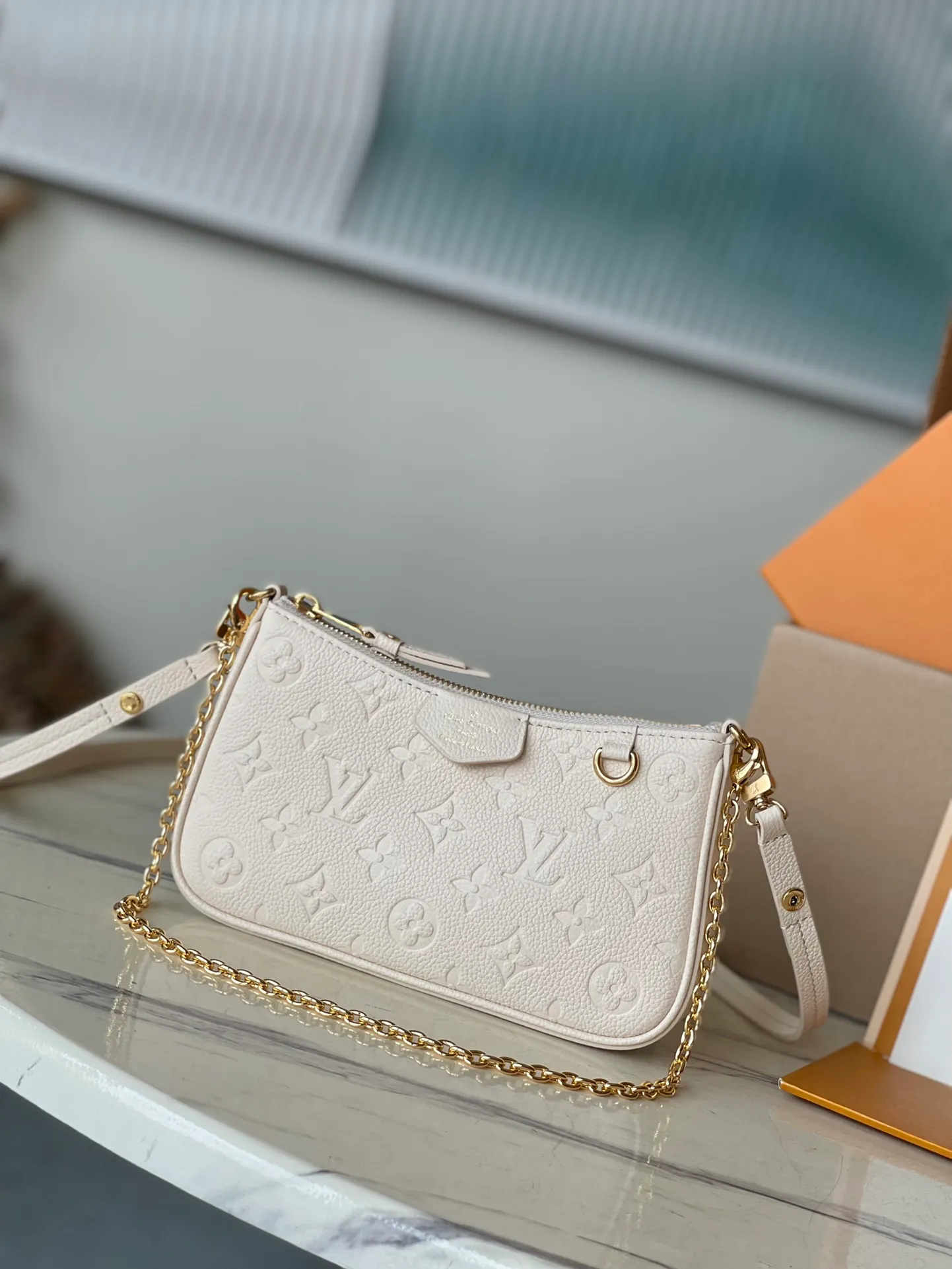 💰800 (top layer leather) top original order M81066, support counter inspection, duty-free goods photos taken are consistent with the product without unpacking. This product is an exclusive duty-free product in the market and is the highest-end product. Inspection is supported. This product has passed strict inspection and is flawless. Please wear gloves when touching the product. This product is not returnable or exchangeable. Please confirm the product first and then remove the label on the handle. This product is temporarily not open to the public, only regular customers, and is in short supply. Dimensions: 19 x 11.5 x 3 cm