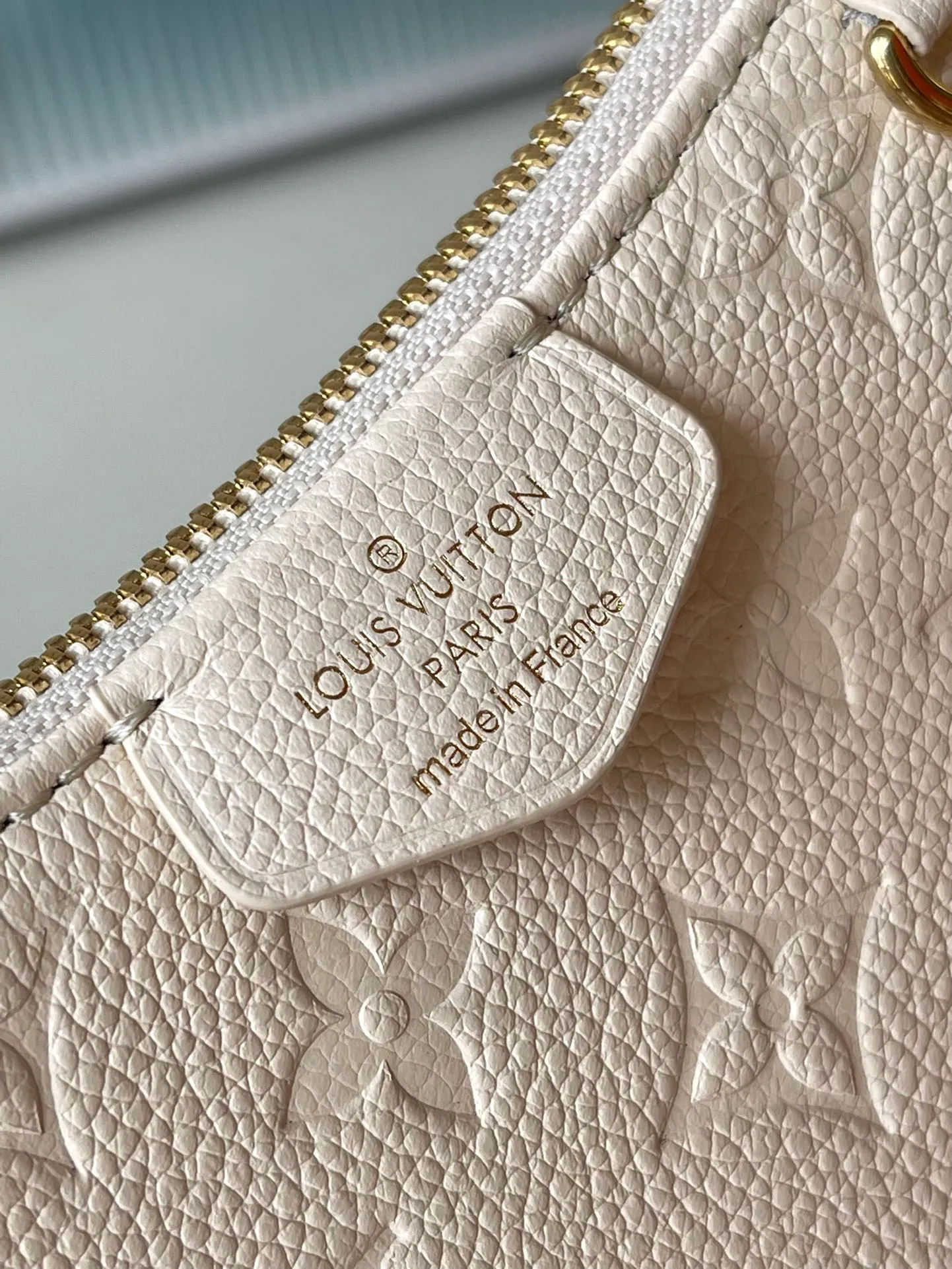 💰800 (top layer leather) top original order M81066, support counter inspection, duty-free goods photos taken are consistent with the product without unpacking. This product is an exclusive duty-free product in the market and is the highest-end product. Inspection is supported. This product has passed strict inspection and is flawless. Please wear gloves when touching the product. This product is not returnable or exchangeable. Please confirm the product first and then remove the label on the handle. This product is temporarily not open to the public, only regular customers, and is in short supply. Dimensions: 19 x 11.5 x 3 cm