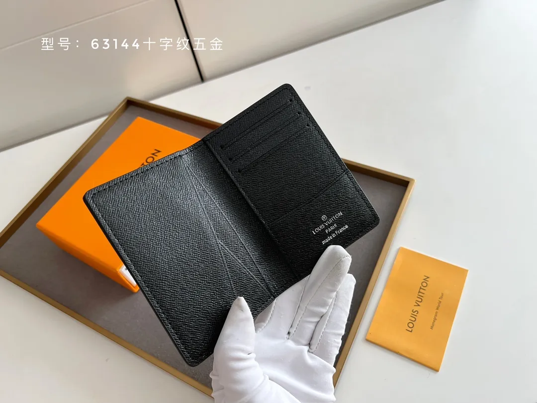 💰100 💎Top Original # Cross Pattern Hardware Small Card Holder Louis vuitton's pocket leather wallet has seven compartments, which can hold credit cards, bus cards, business cards, and even city maps. Damier canvas, leather edge - two credit card compartments - four inner compartments - one outer compartment. Model M63144 Cross Pattern Hardware Size: 7X11.