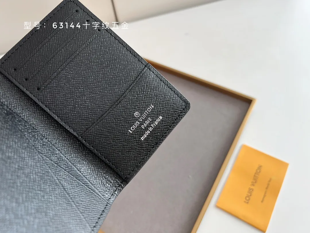 💰100 💎Top Original # Cross Pattern Hardware Small Card Holder Louis vuitton's pocket leather wallet has seven compartments, which can hold credit cards, bus cards, business cards, and even city maps. Damier canvas, leather edge - two credit card compartments - four inner compartments - one outer compartment. Model M63144 Cross Pattern Hardware Size: 7X11.