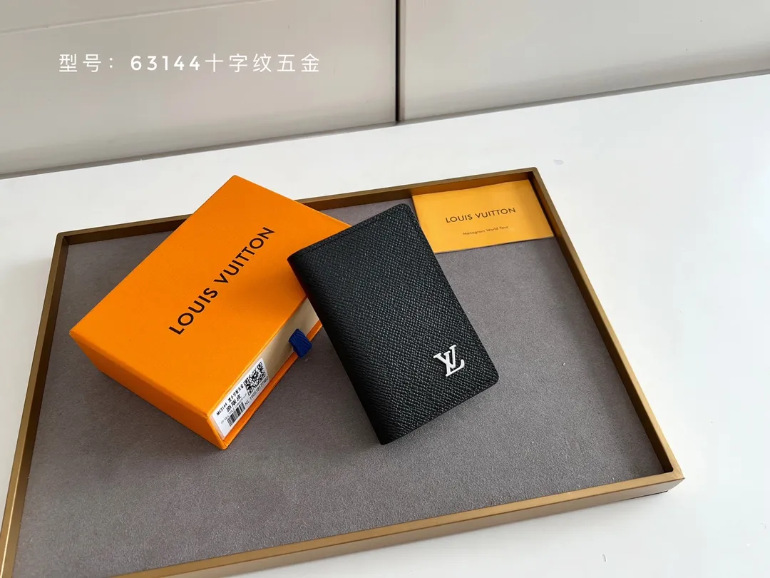 💰100 💎Top Original # Cross Pattern Hardware Small Card Holder Louis vuitton's pocket leather wallet has seven compartments, which can hold credit cards, bus cards, business cards, and even city maps. Damier canvas, leather edge - two credit card compartments - four inner compartments - one outer compartment. Model M63144 Cross Pattern Hardware Size: 7X11.