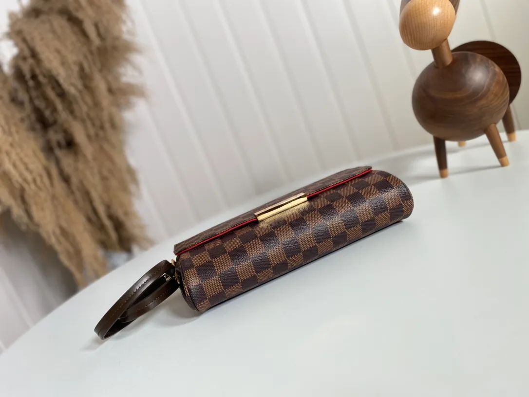 💰640 Top Original M41129 Brown ✨A small and lightweight handbag made of Monogram canvas. It is a classic style that you can carry on any occasion. The magnet adsorption buckle is more convenient to use. Customized pure bronze hardware, 100% original tree paste leather imported from Italy, size 28×17×4cm