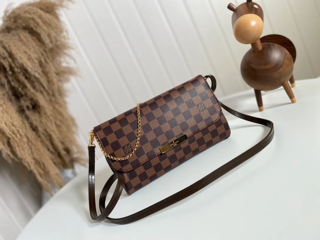 💰640 Top Original M41129 Brown ✨A small and lightweight handbag made of Monogram canvas. It is a classic style that you can carry on any occasion. The magnet adsorption buckle is more convenient to use. Customized pure bronze hardware, 100% original tree paste leather imported from Italy, size 28×17×4cm