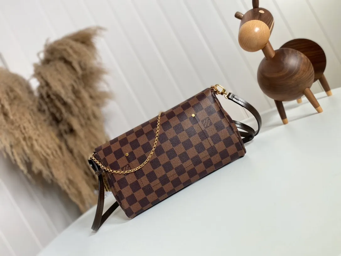 💰640 Top Original M41129 Brown ✨A small and lightweight handbag made of Monogram canvas. It is a classic style that you can carry on any occasion. The magnet adsorption buckle is more convenient to use. Customized pure bronze hardware, 100% original tree paste leather imported from Italy, size 28×17×4cm