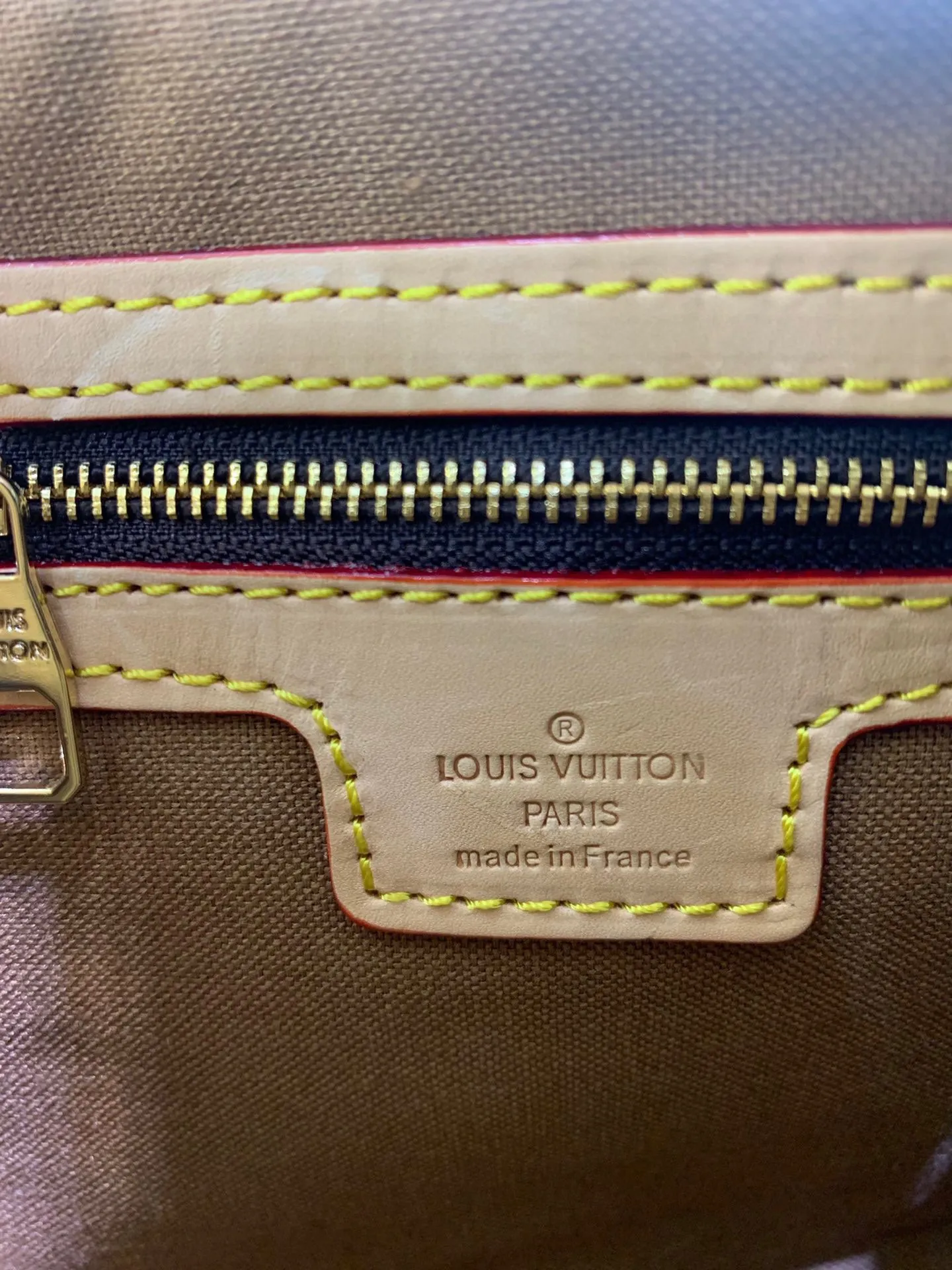 Batch 300💰supermodel bella’s same style🔥🔥LV round handle shoulder bag! Exclusive ⛱️delivery wide shoulder strap! 🔥102212# A very attractive and practical bag! ! looping series A rare round handle shoulder bag from Lvjia! Very chic ❤️❤️ The inside is made of brown cloth, so you won’t be afraid of aging no matter how long you store it! The capacity is sufficient. You can recite the style of a big name in minutes. Size: 26 excluding handle